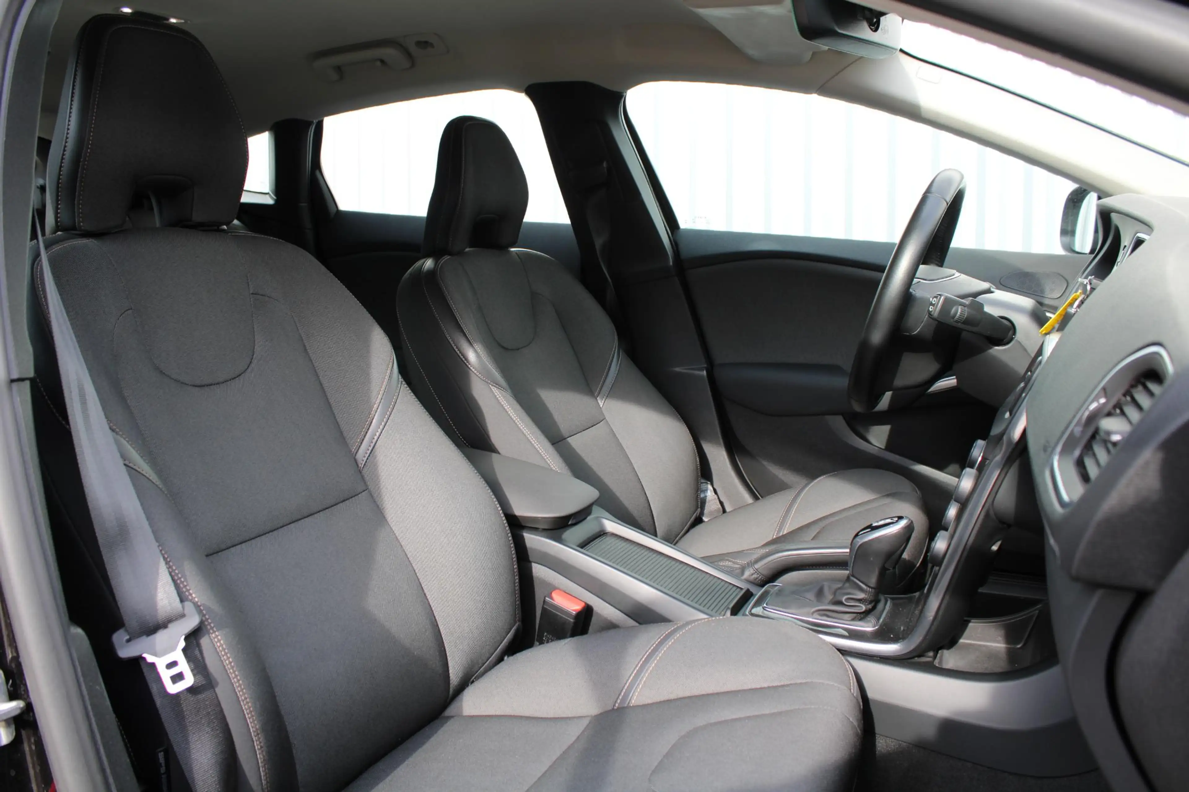 Volvo V40 Cross Country D3 Automaat Summum |Verwarmbare stoelen voor & ach — photo 7