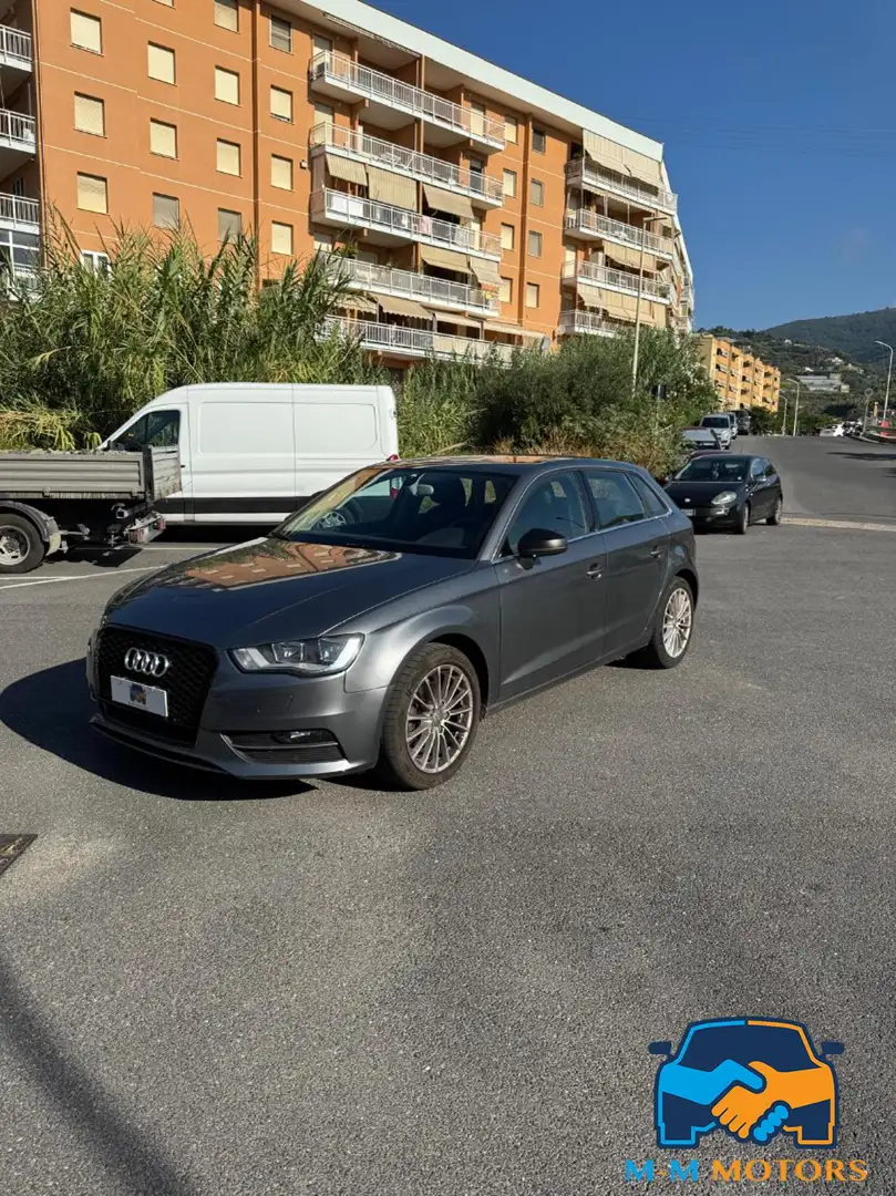 Audi A3 SPB 1.6 TDI Ambition Grigio - 1