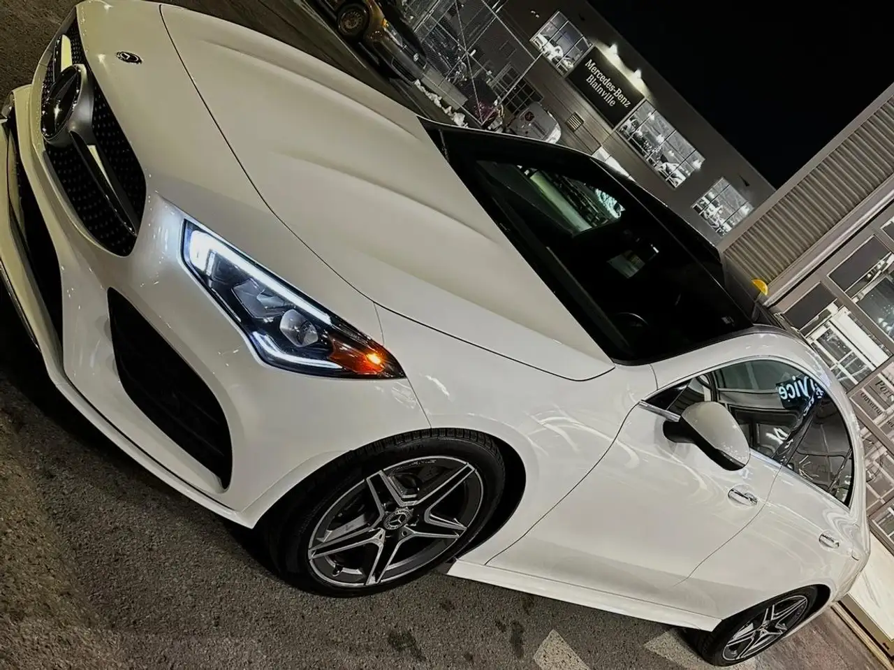 Mercedes-Benz CLA снимка Mercedes-Benz CLA
