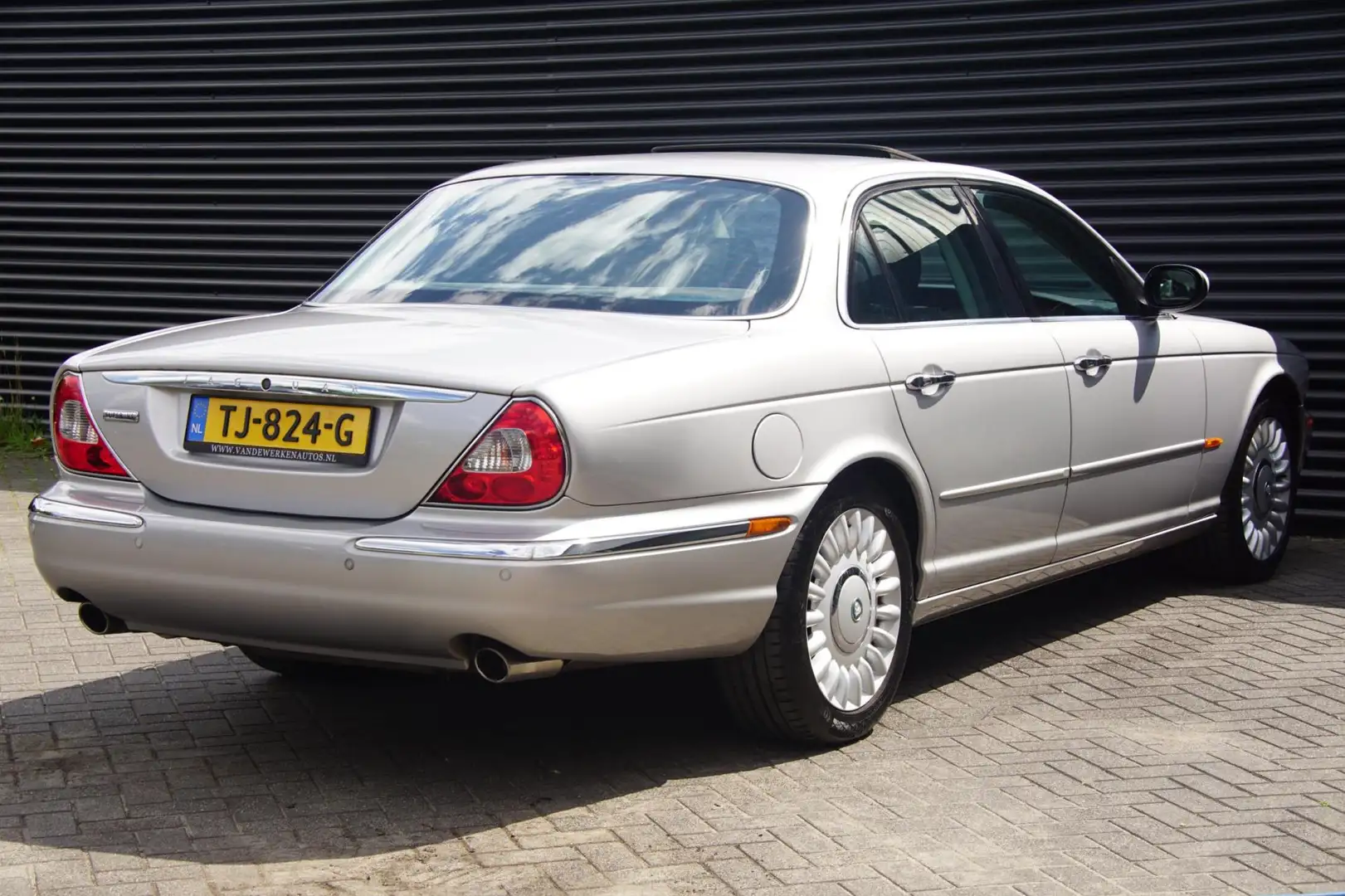 Jaguar XJ 4.2 V8 Super | Zeer goed onderhouden | Schuifdak | Grijs - 2