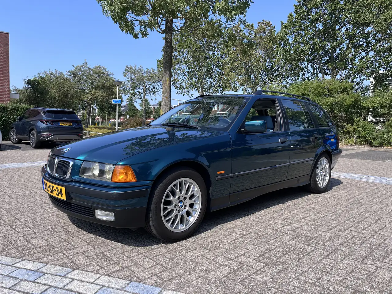 BMW 318i touring, foto 1