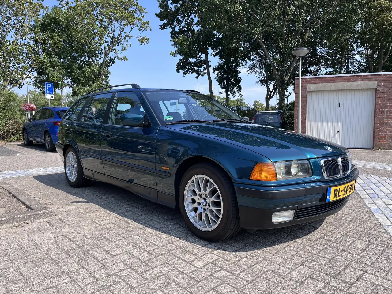 BMW 318i touring, foto 2