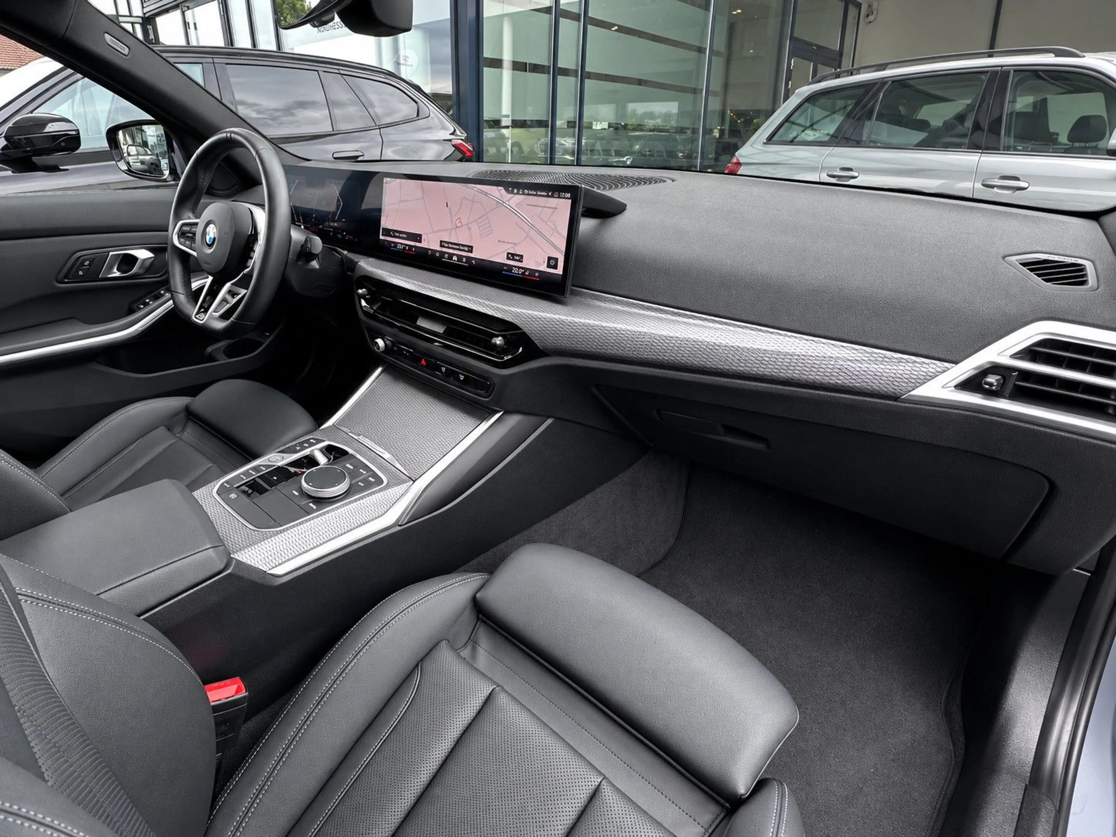 BMW 320 i Touring M Sport | Panorama | AHK | 360° — photo 15