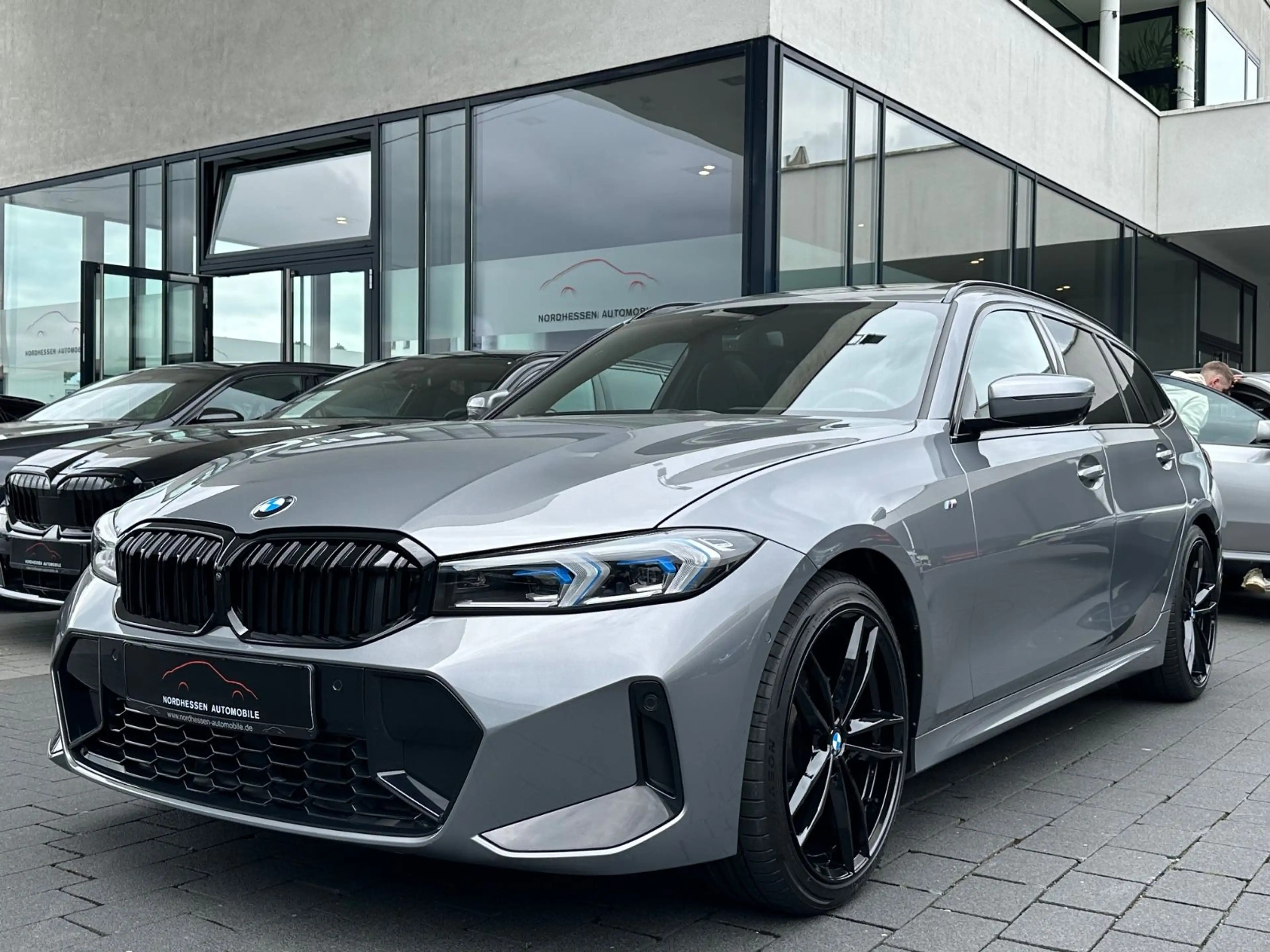 BMW 320 i Touring M Sport | Panorama | AHK | 360°