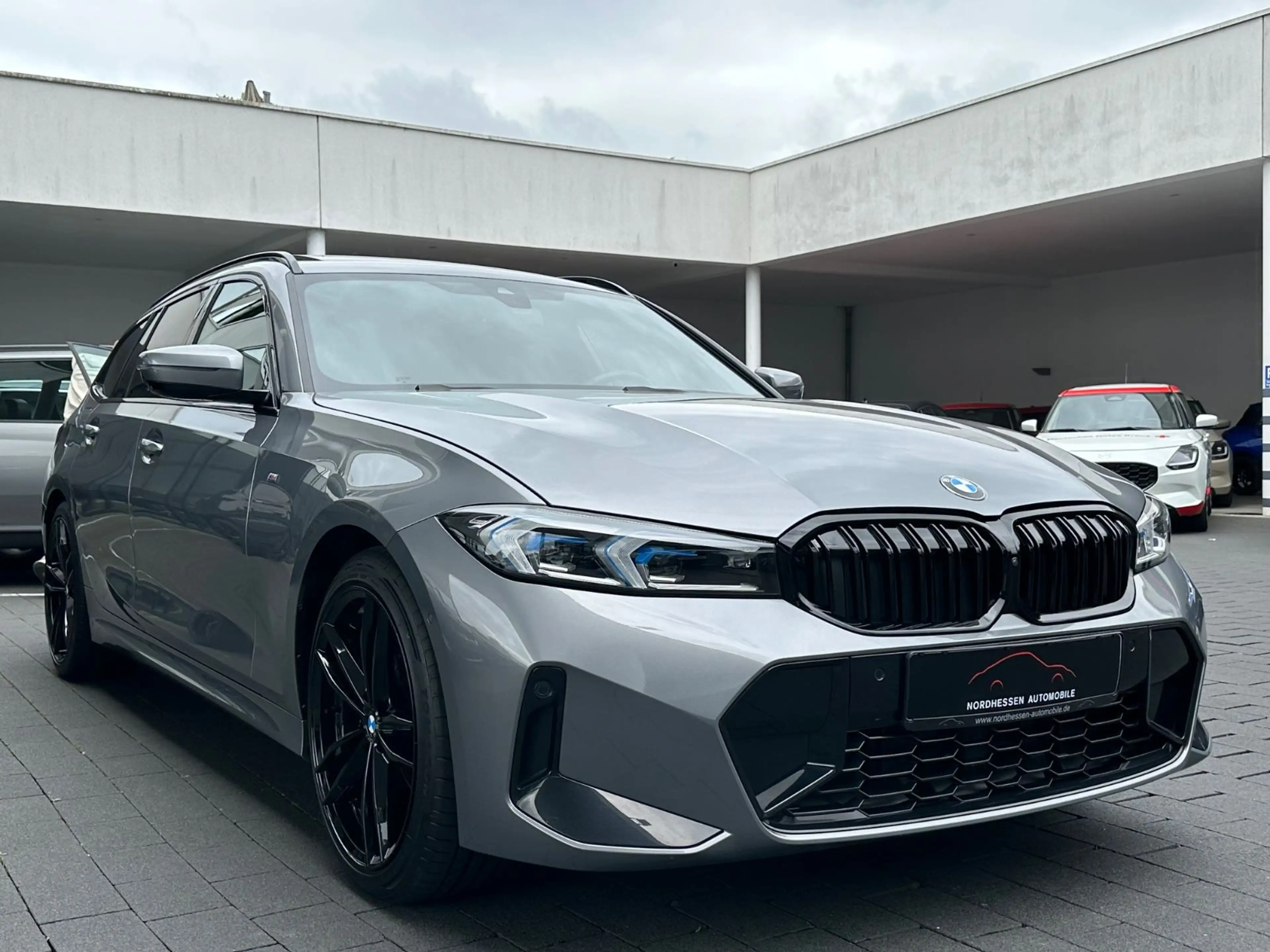 BMW 320 i Touring M Sport | Panorama | AHK | 360° — photo 2