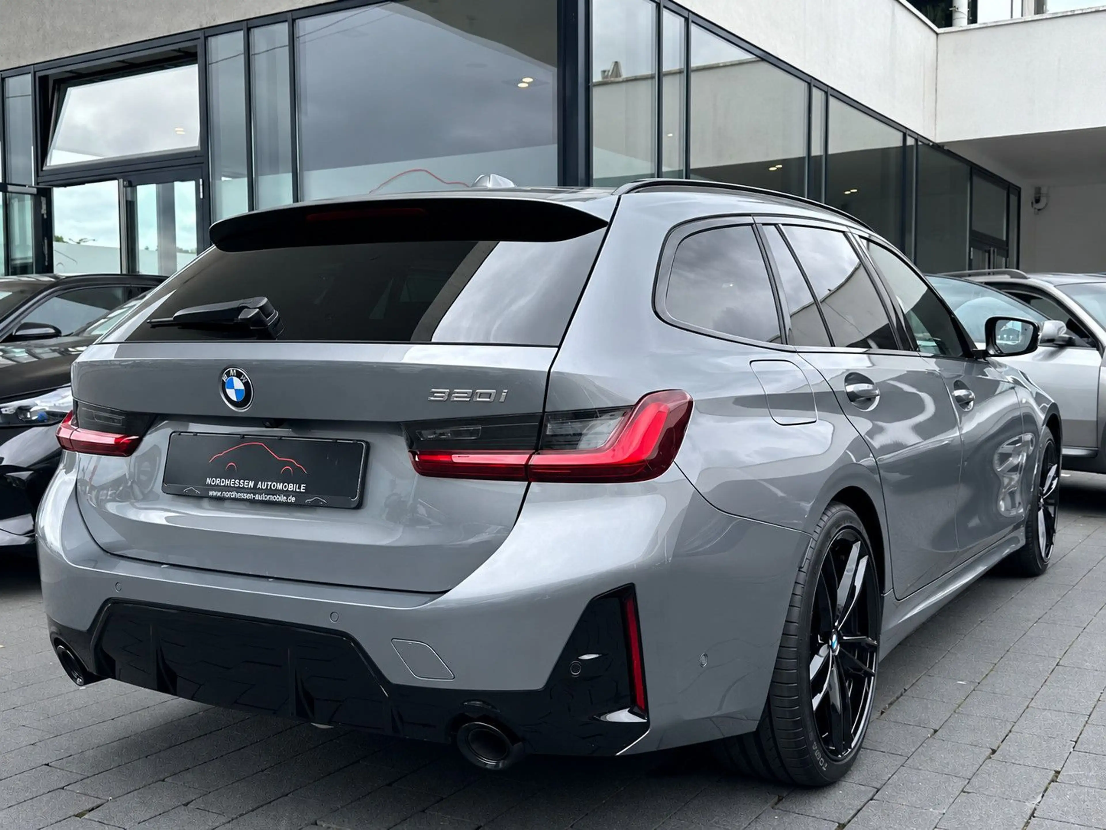 BMW 320 i Touring M Sport | Panorama | AHK | 360° — photo 4