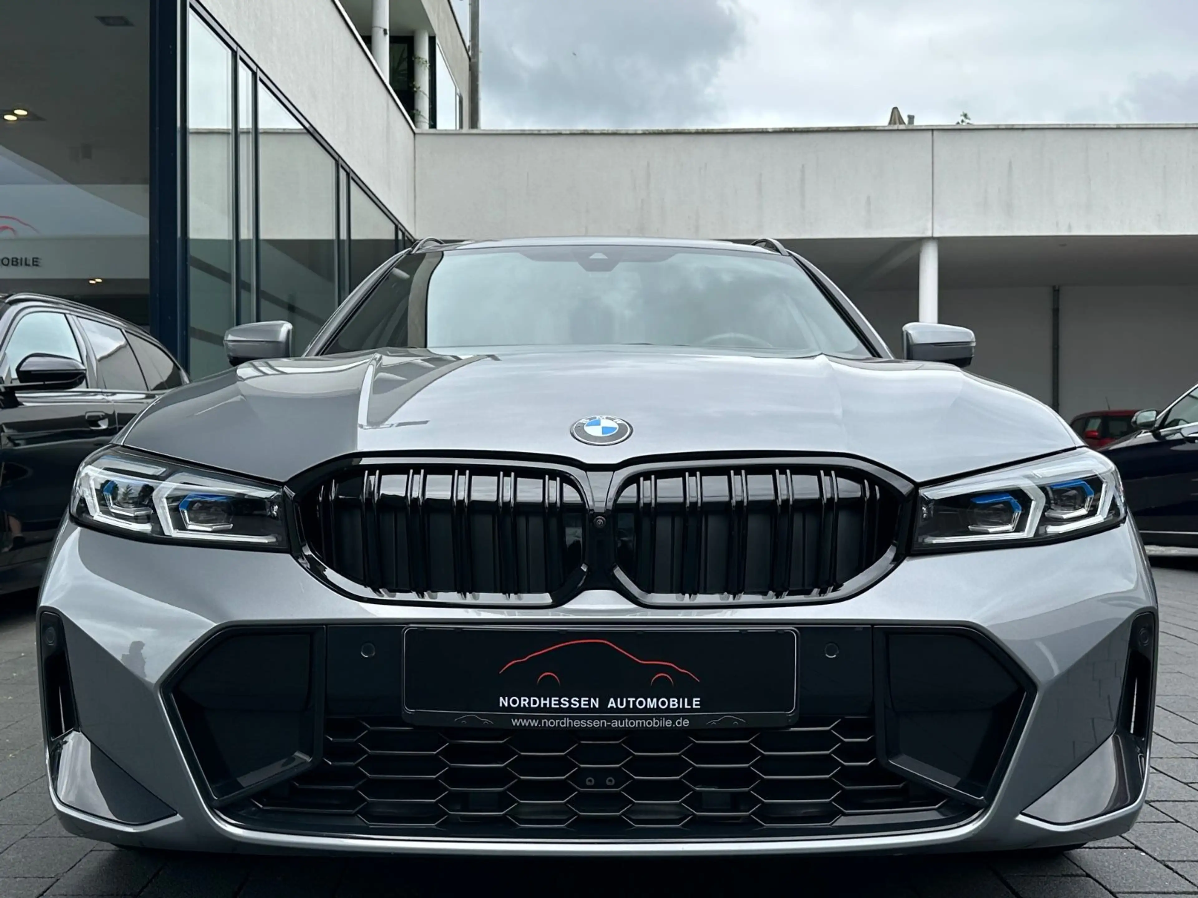 BMW 320 i Touring M Sport | Panorama | AHK | 360° — photo 5