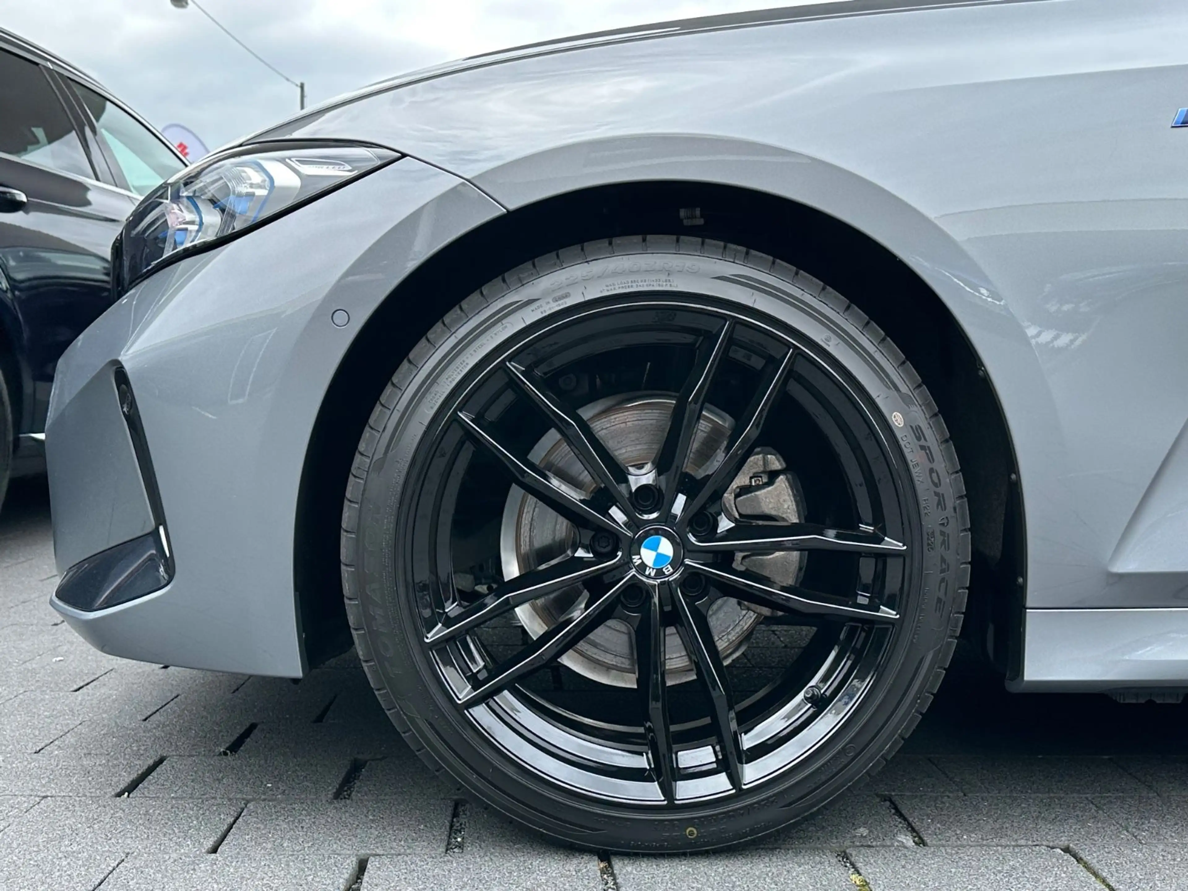 BMW 320 i Touring M Sport | Panorama | AHK | 360° — photo 9