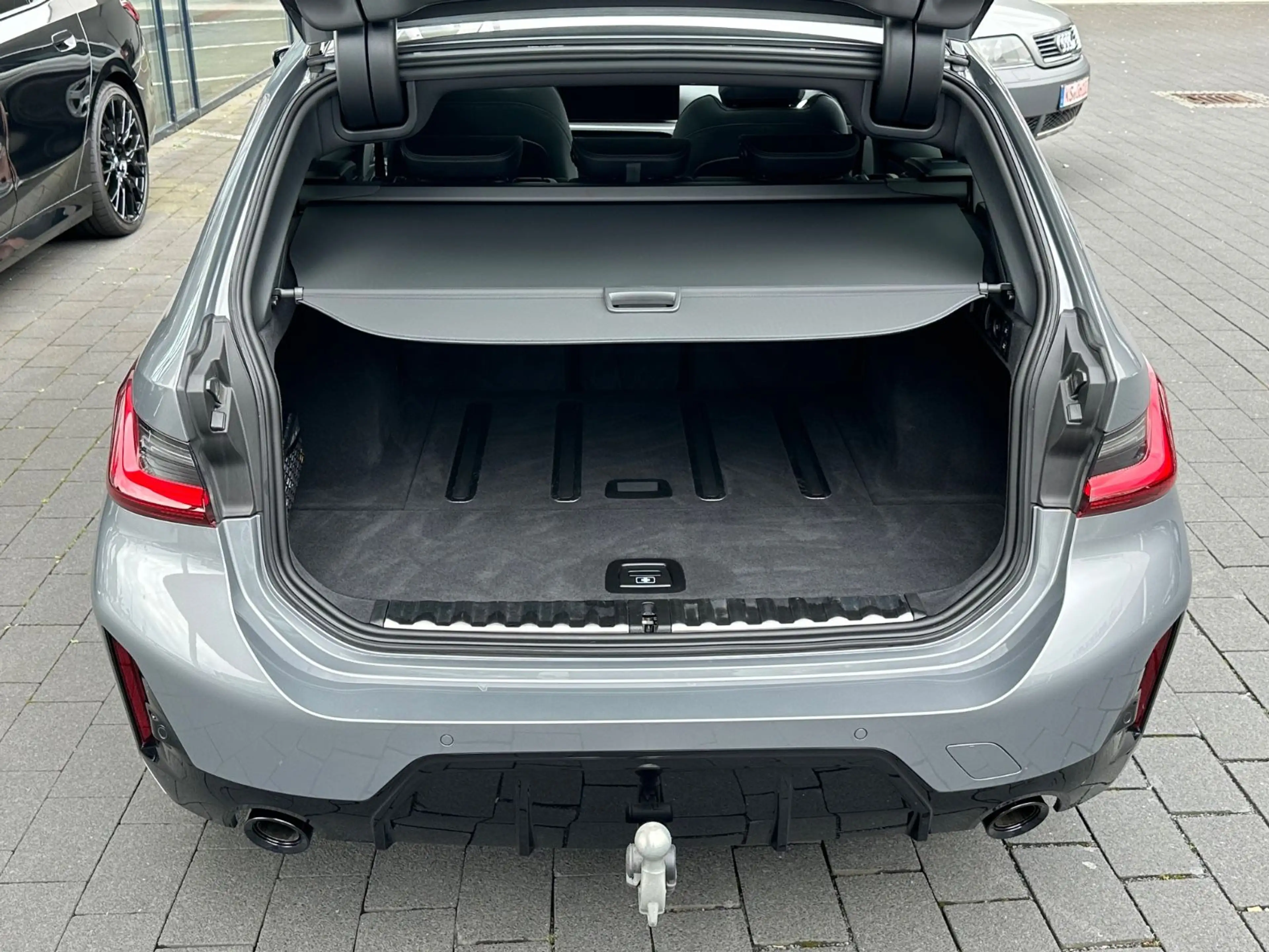BMW 320 i Touring M Sport | Panorama | AHK | 360° — photo 8