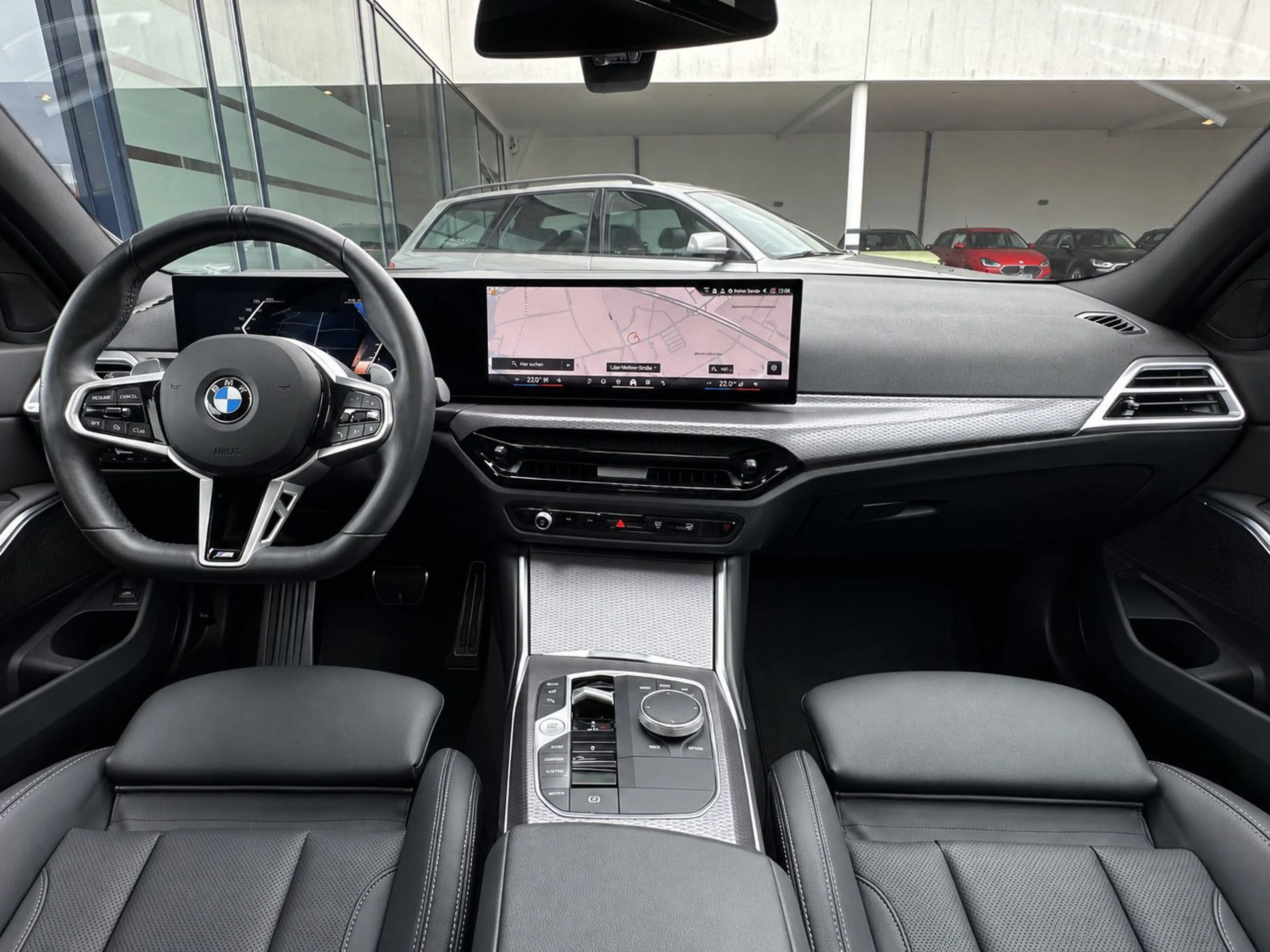 BMW 320 i Touring M Sport | Panorama | AHK | 360° — photo 14