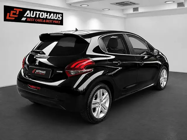 Peugeot 208 view 6