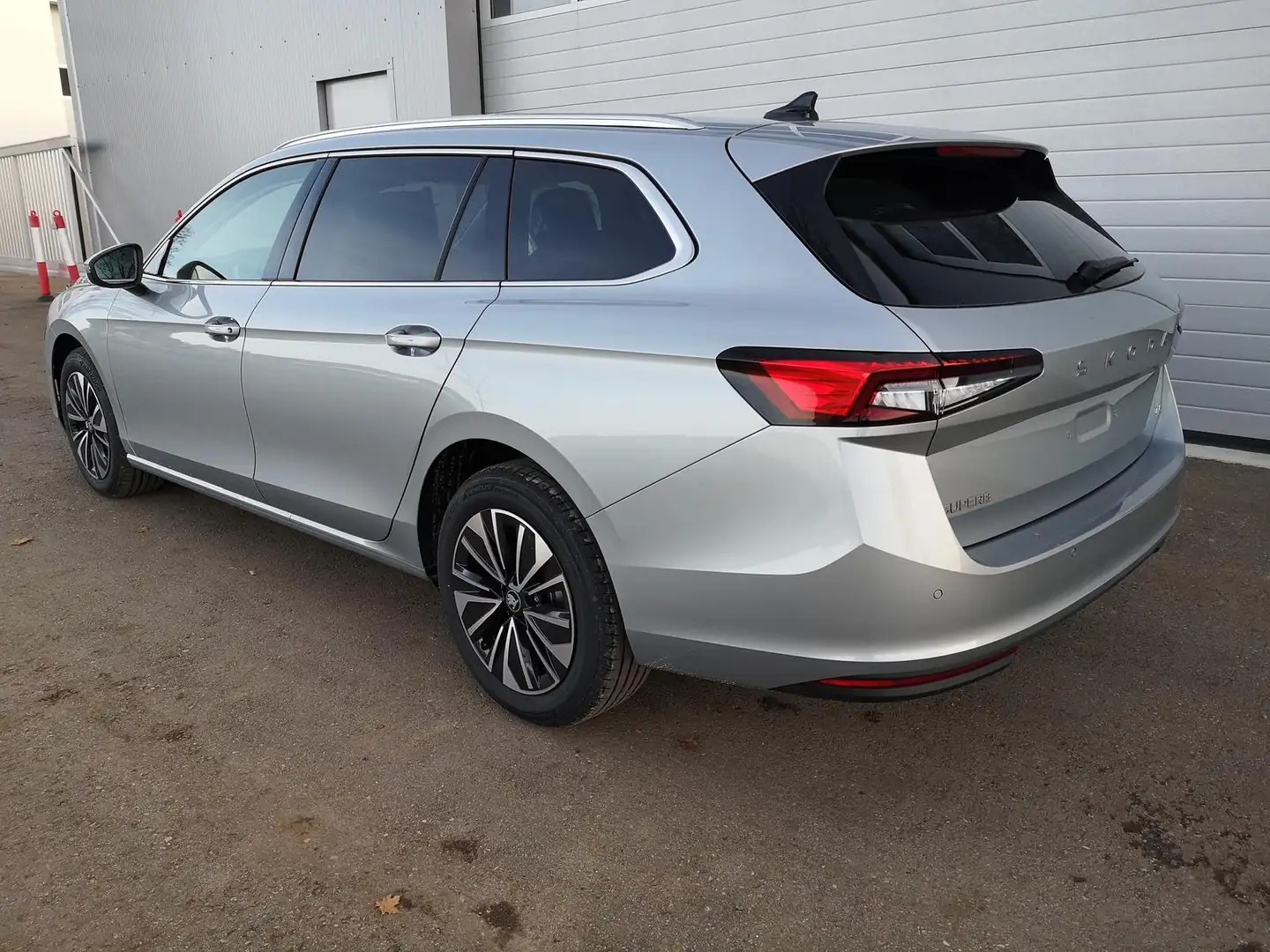 Skoda Superb Combi 2.0 TDI 142kW 4x4 Selection DSG ABT AHK 3... Silber - 2