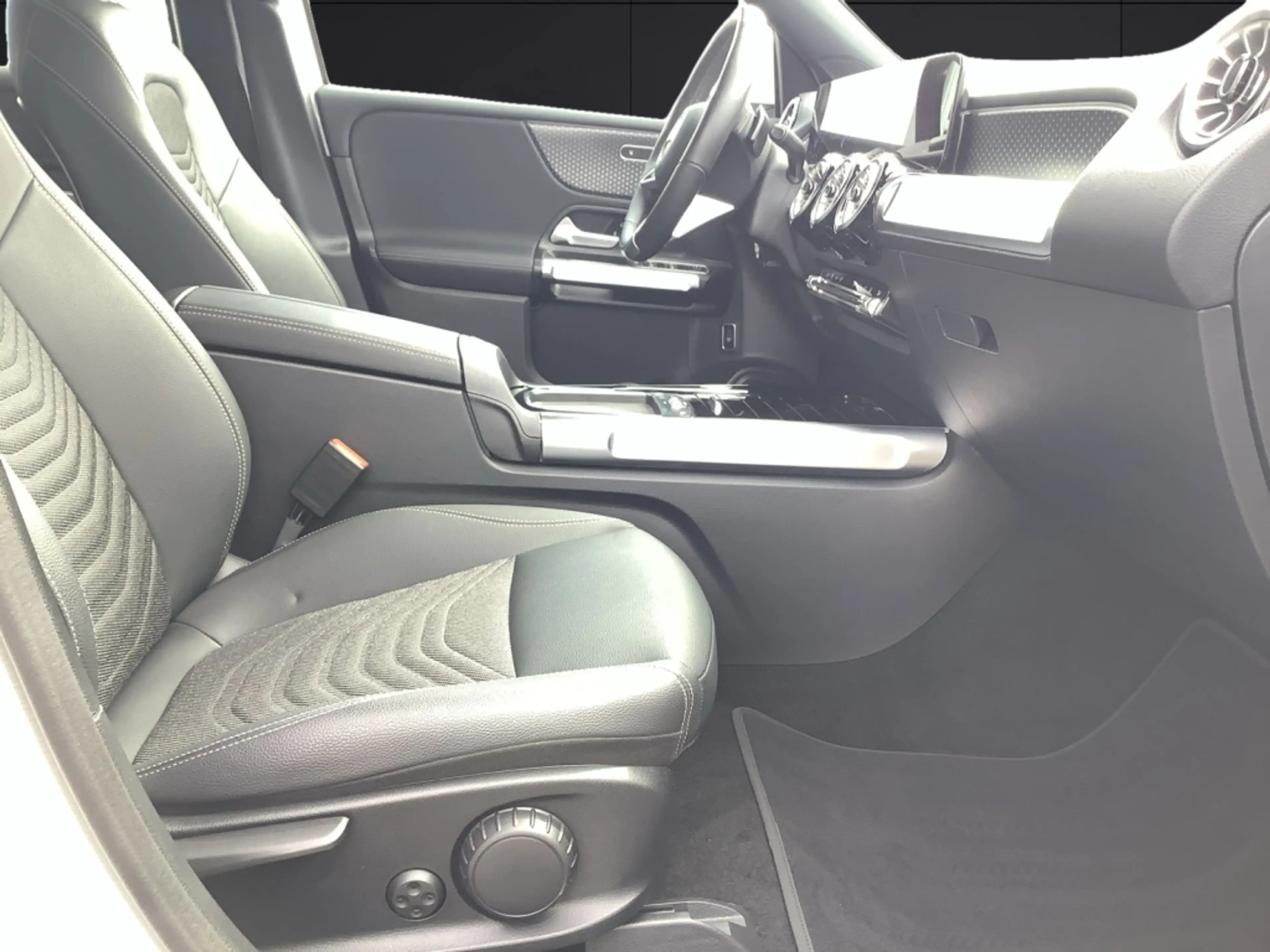 Mercedes-Benz EQB 300 4M Progressive*Advanced*LED*Kamera*AHK* — photo 7