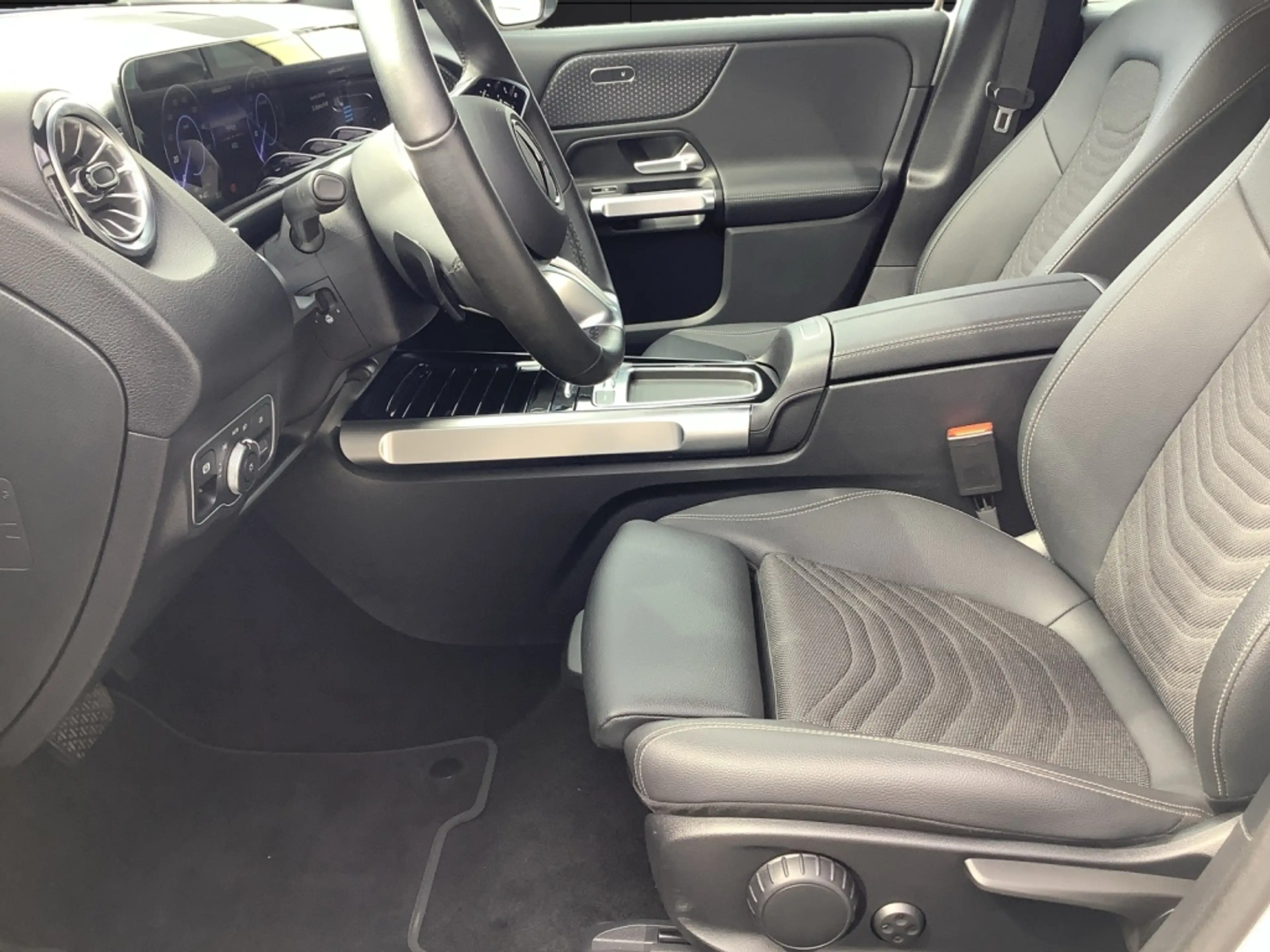 Mercedes-Benz EQB 300 4M Progressive*Advanced*LED*Kamera*AHK* — photo 9