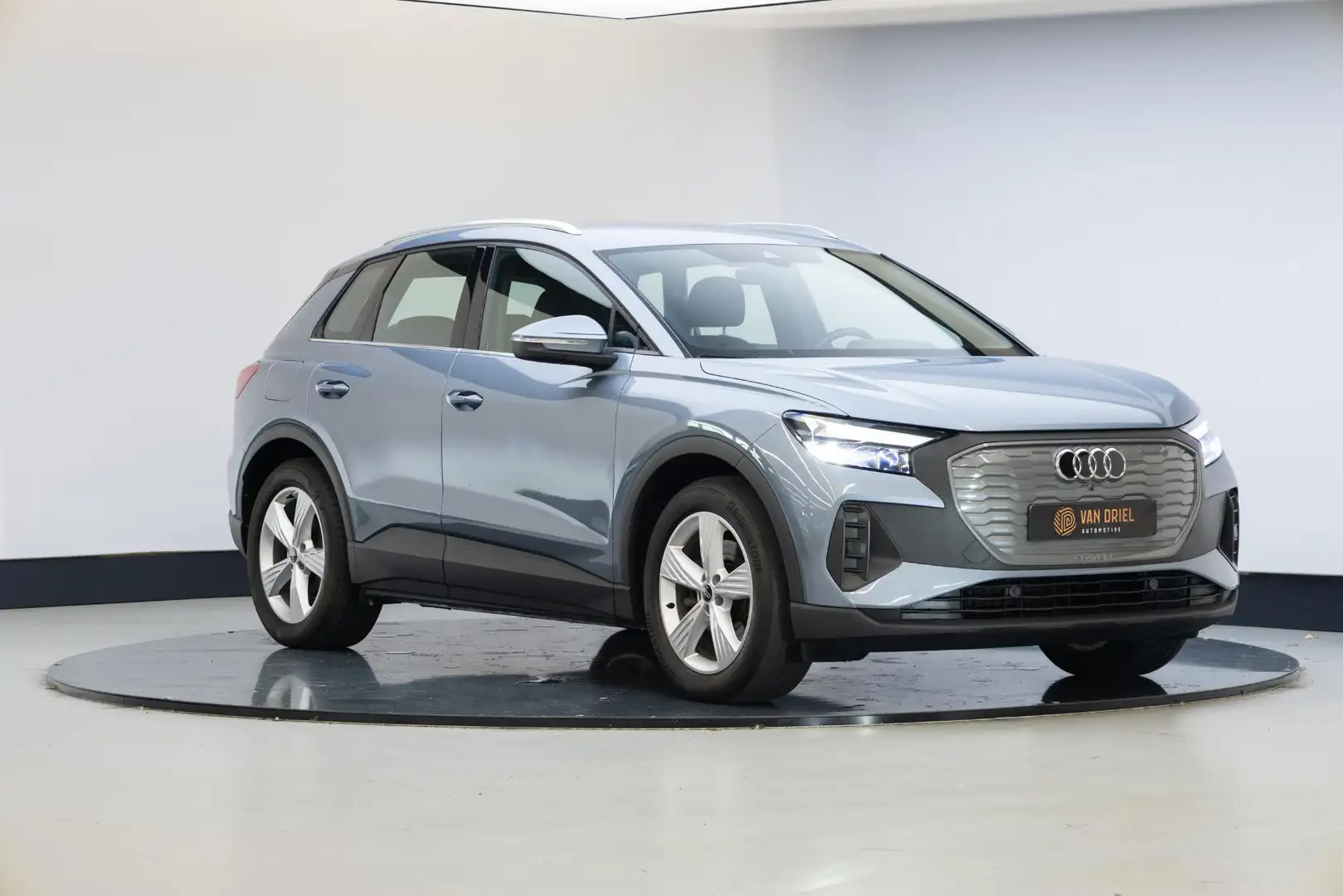 AUDI Q4