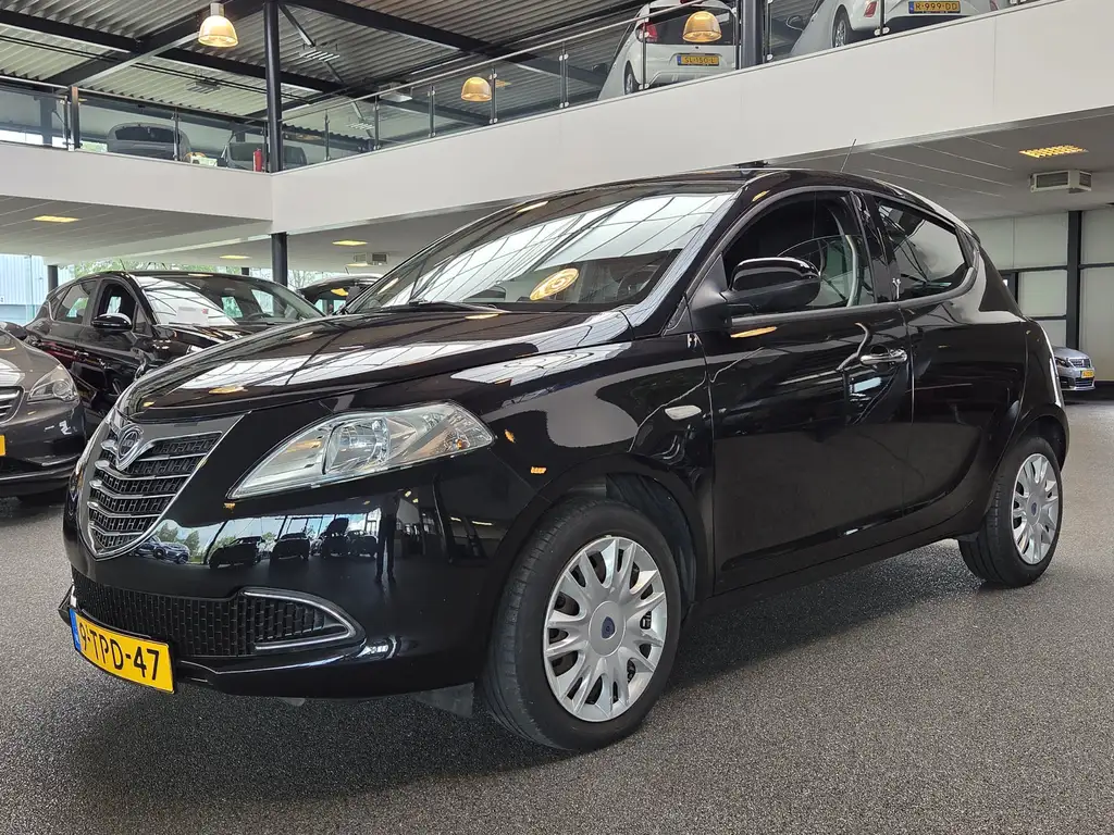 Lancia Ypsilon