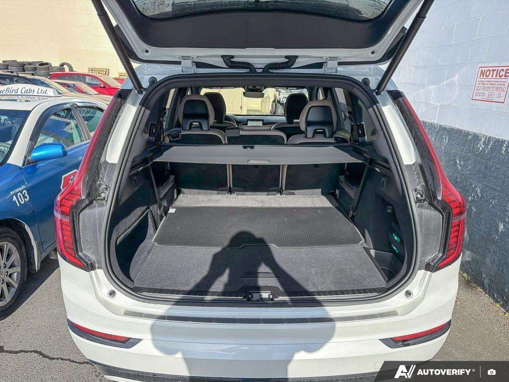 2026 Volvo XC90 T8 AWD Ultra Dark Theme 7-Seater thumb 11
