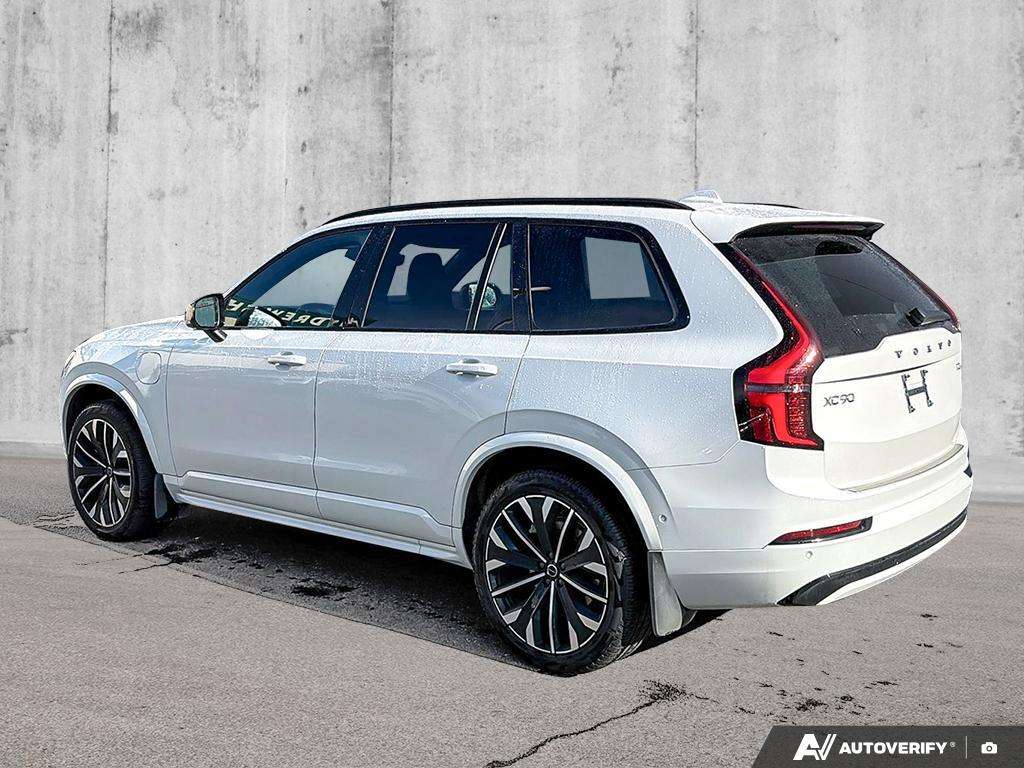 2026 Volvo XC90 T8 AWD Ultra Dark Theme 7-Seater alt 4