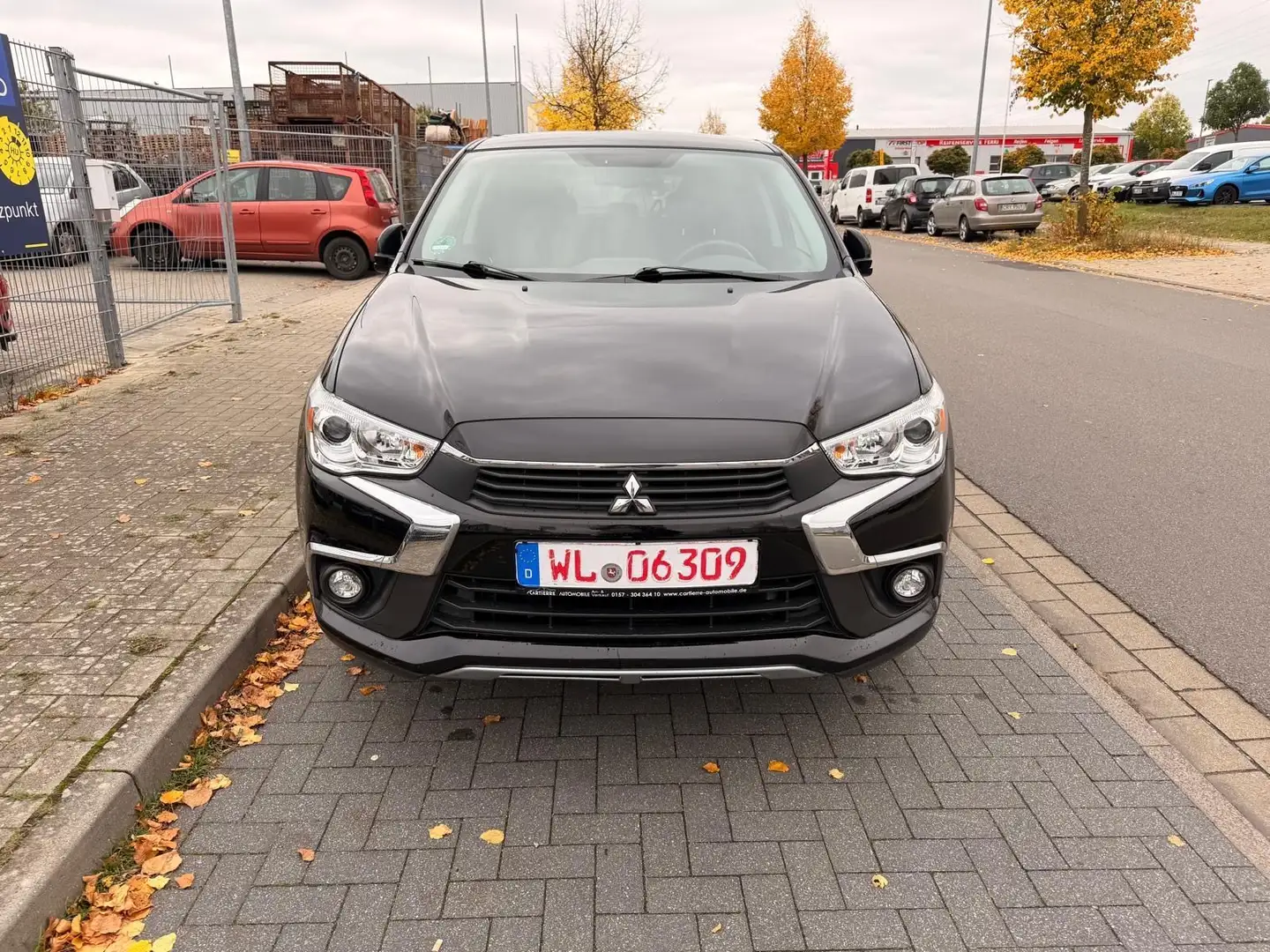 Mitsubishi ASX 1.6 DI-D 2WD Plus *1.Hand*EURO 6*Keyless-GO* Schwarz - 2