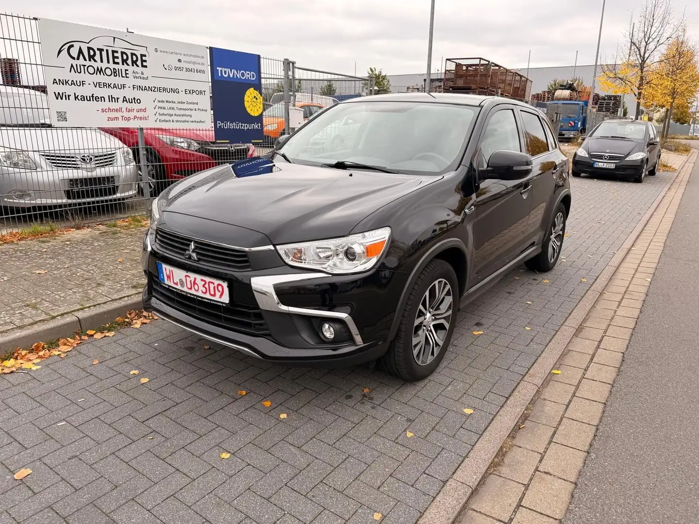 Mitsubishi ASX 1.6 DI-D 2WD Plus *1.Hand*EURO 6*Keyless-GO* Schwarz - 1