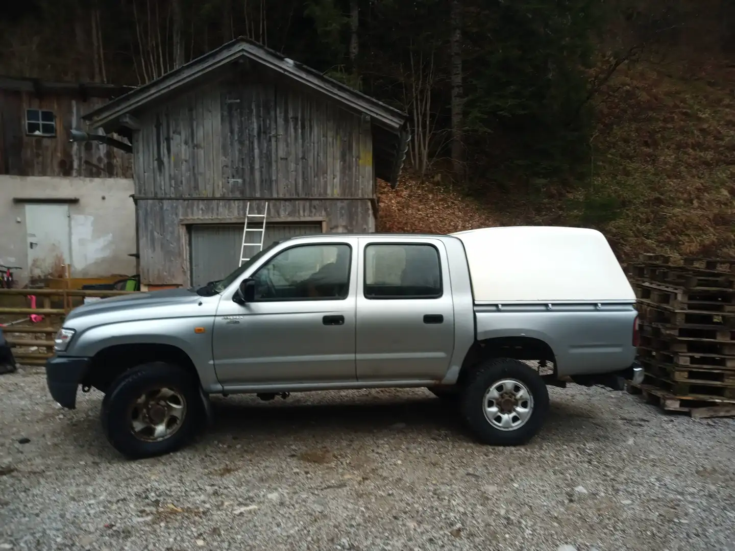 Toyota Hilux VI Silber - 2