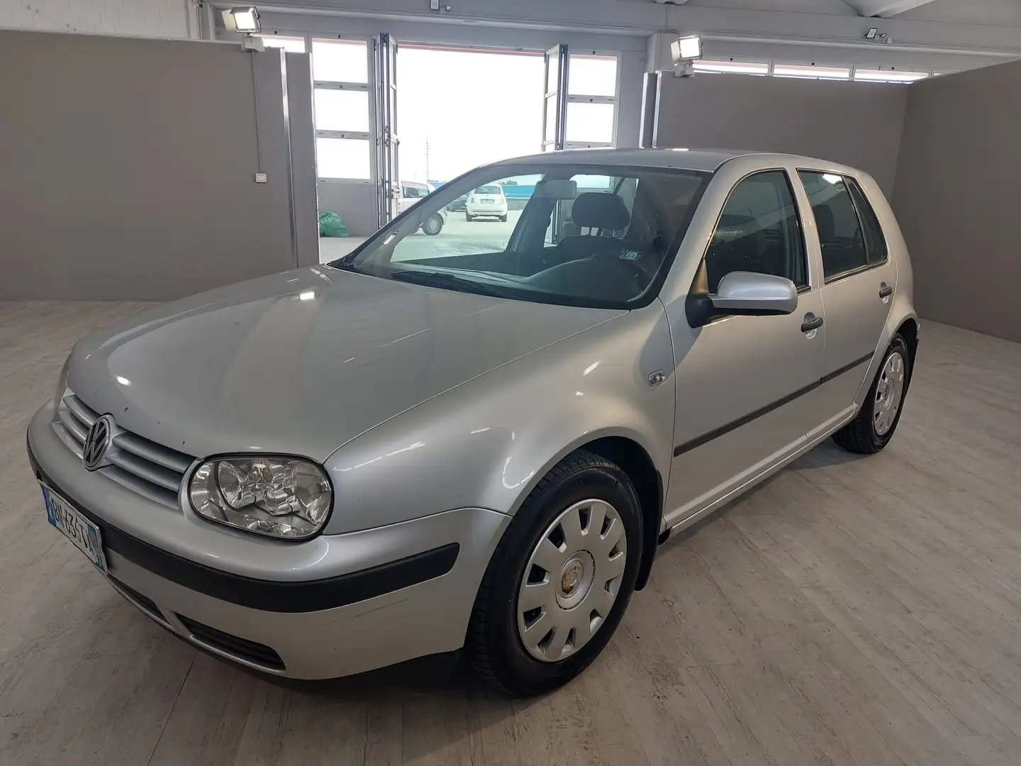Volkswagen Golf Golf IV 1997 5p 1.6 Comfortline 105cv Argento - 1