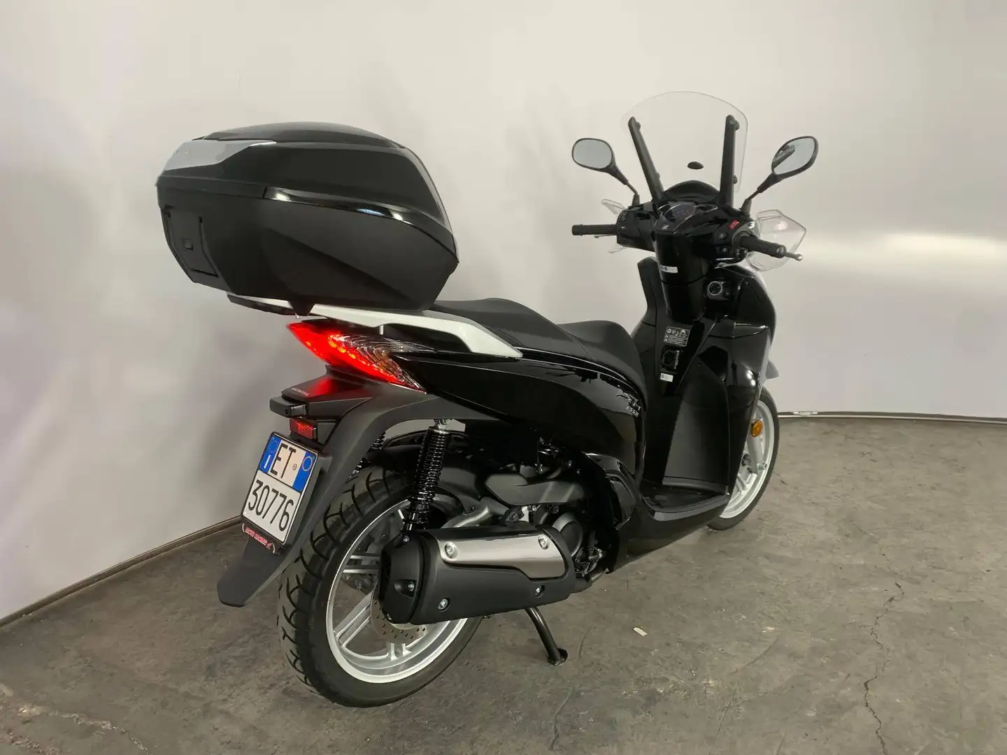 Honda SH 300 Siyah - 2