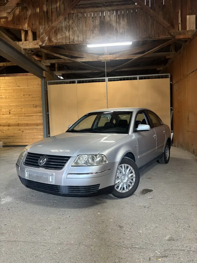 Volkswagen Passat 1,9 TDI PD Highline Silber - 1