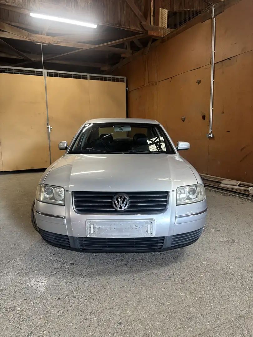 Volkswagen Passat 1,9 TDI PD Highline Silber - 2