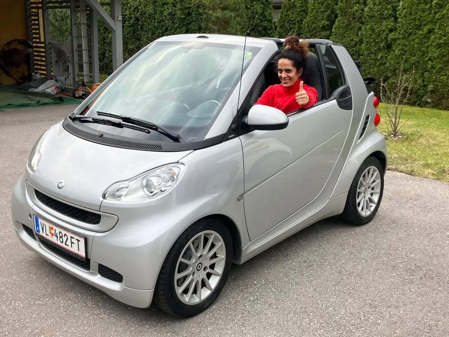 smart forTwo cabrio+passion+micro+hybrid+softouch Silber - 1