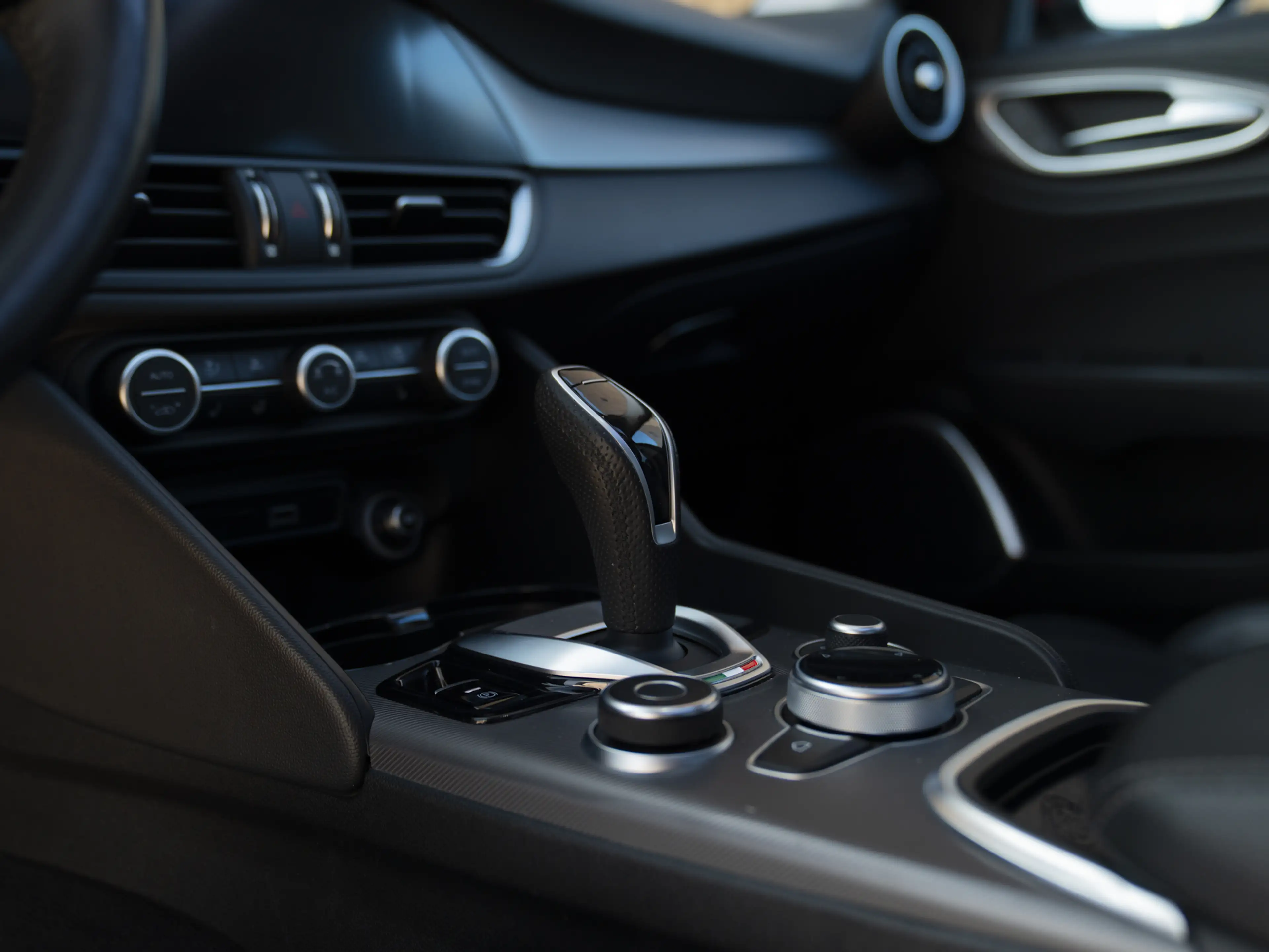 Alfa Romeo Giulia 2.2 Sprint — photo 10