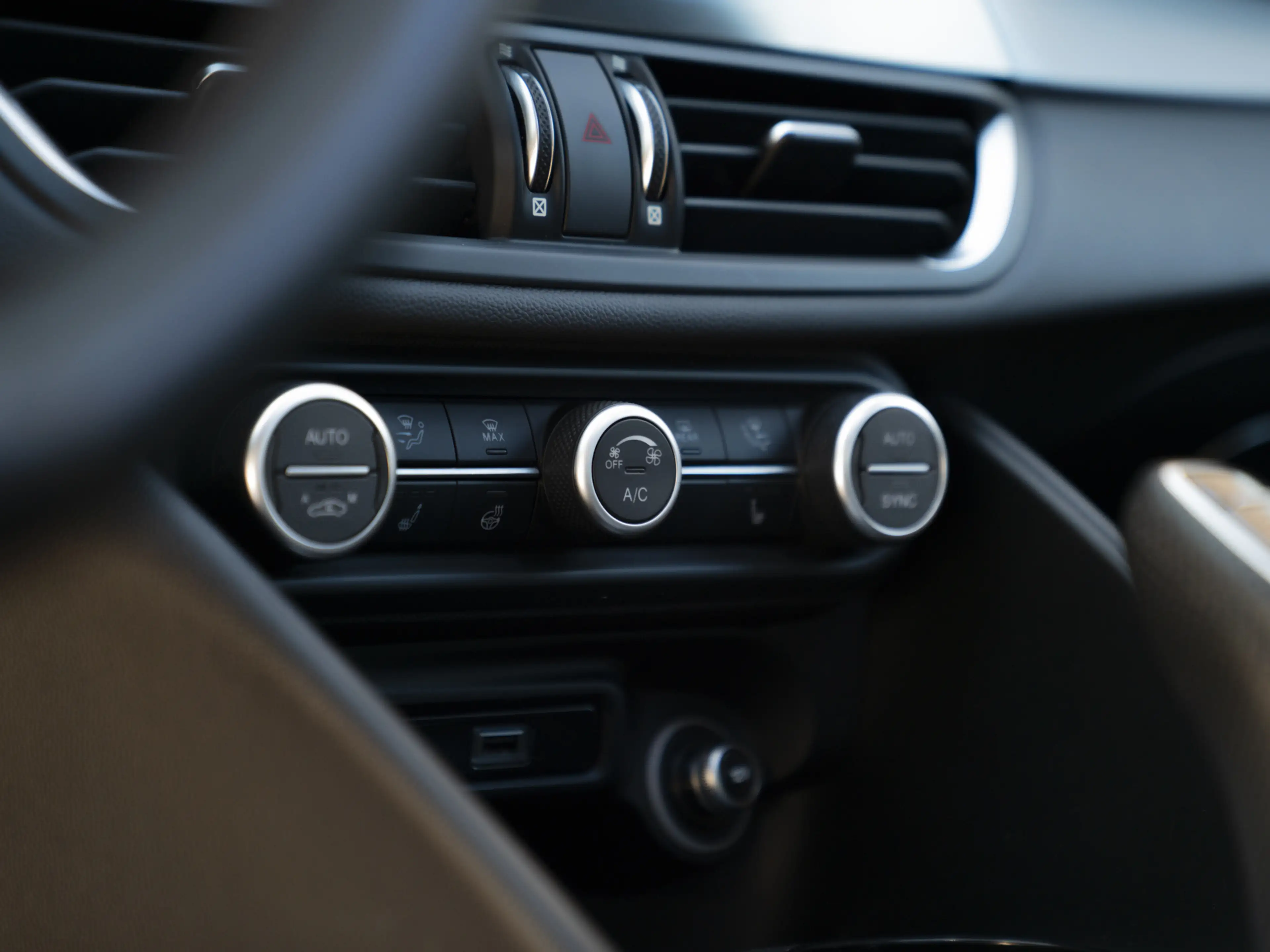 Alfa Romeo Giulia 2.2 Sprint — photo 11