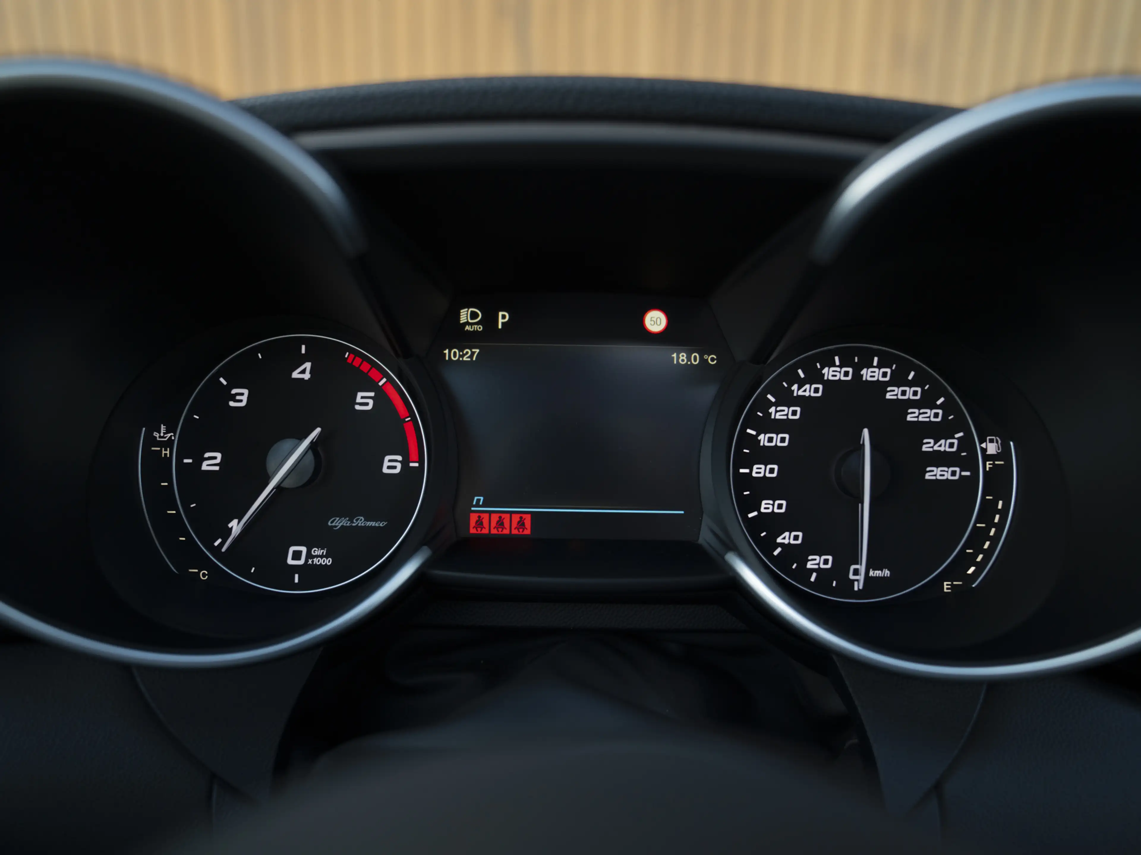 Alfa Romeo Giulia 2.2 Sprint — photo 12