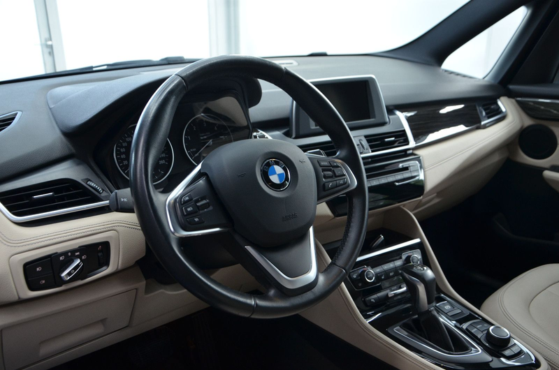 BMW 218 218 d Gran Tourer Luxury Line *AUTOMATIK*AHK*PDC — photo 9