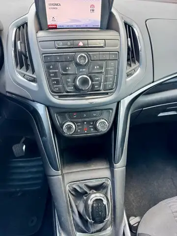 Opel Zafira Tourer view 3
