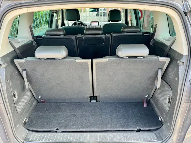 Opel Zafira Tourer view 4