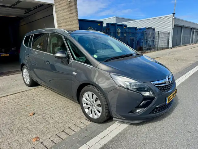 Opel Zafira Tourer view 6