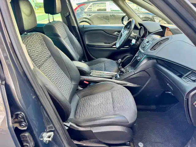 Opel Zafira Tourer view 10