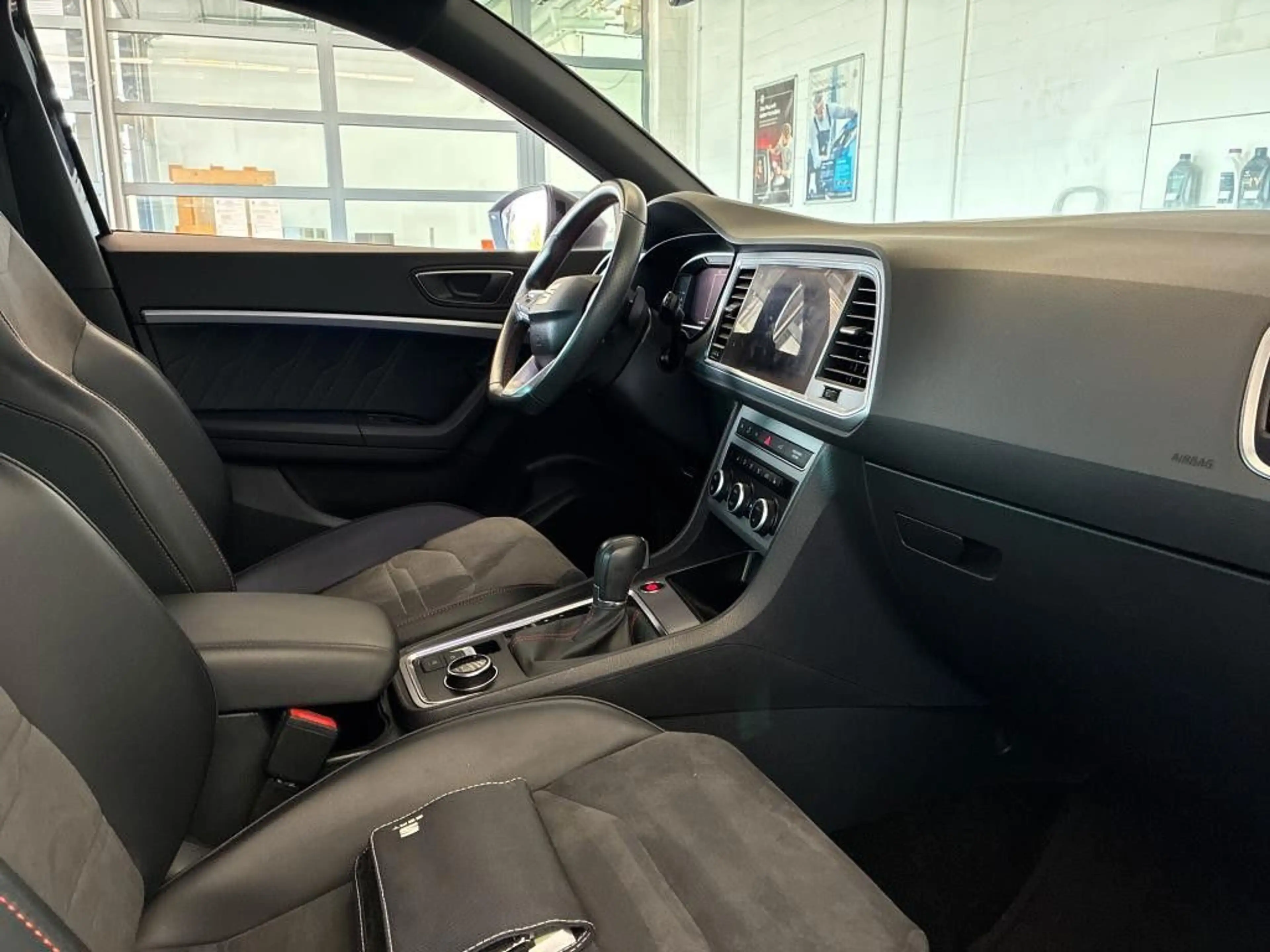 SEAT Ateca FR Line 2.0TDI DSG/PANORAMA/LED/VIRTUAL/19 — photo 6