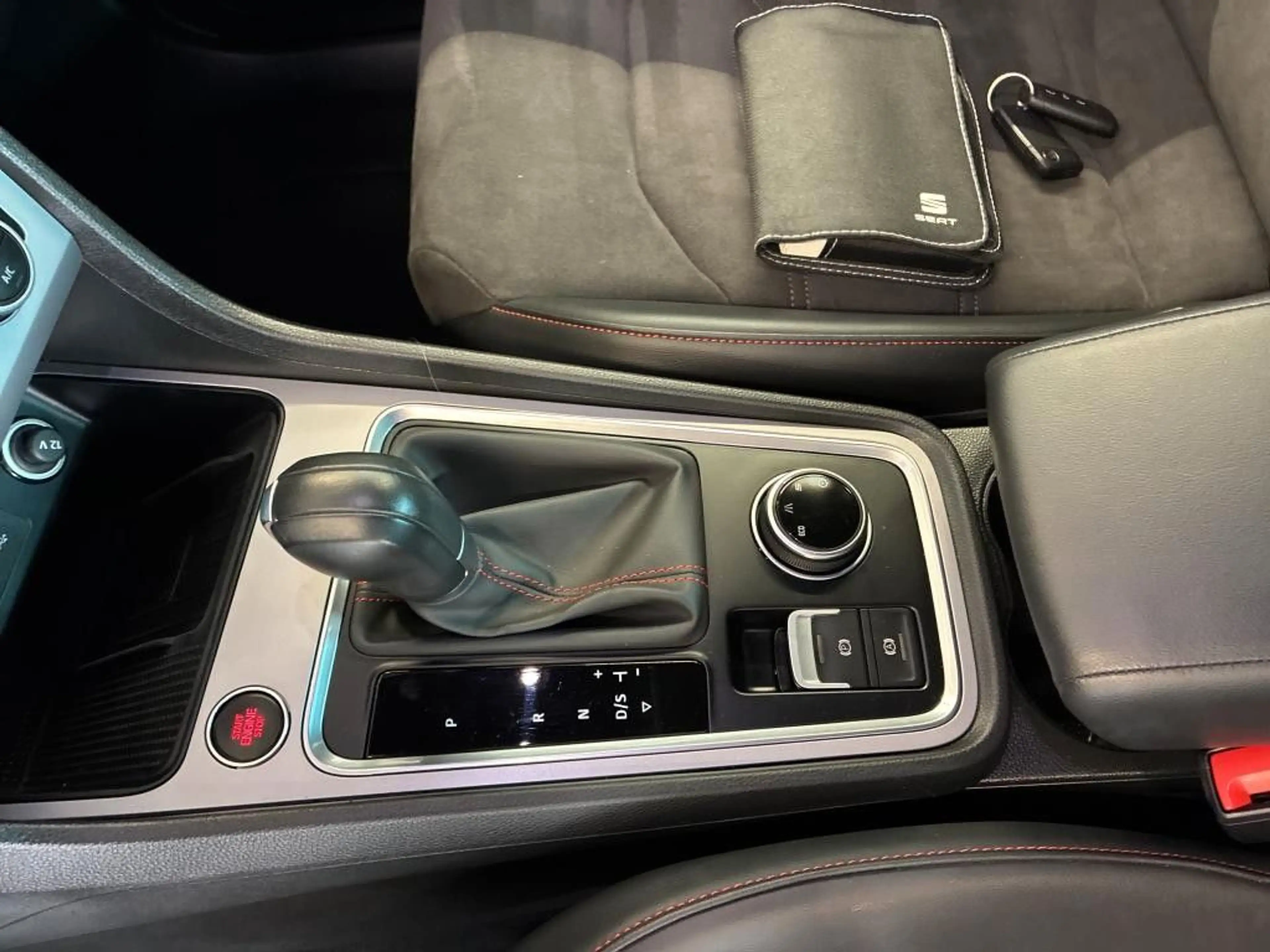 SEAT Ateca FR Line 2.0TDI DSG/PANORAMA/LED/VIRTUAL/19 — photo 11