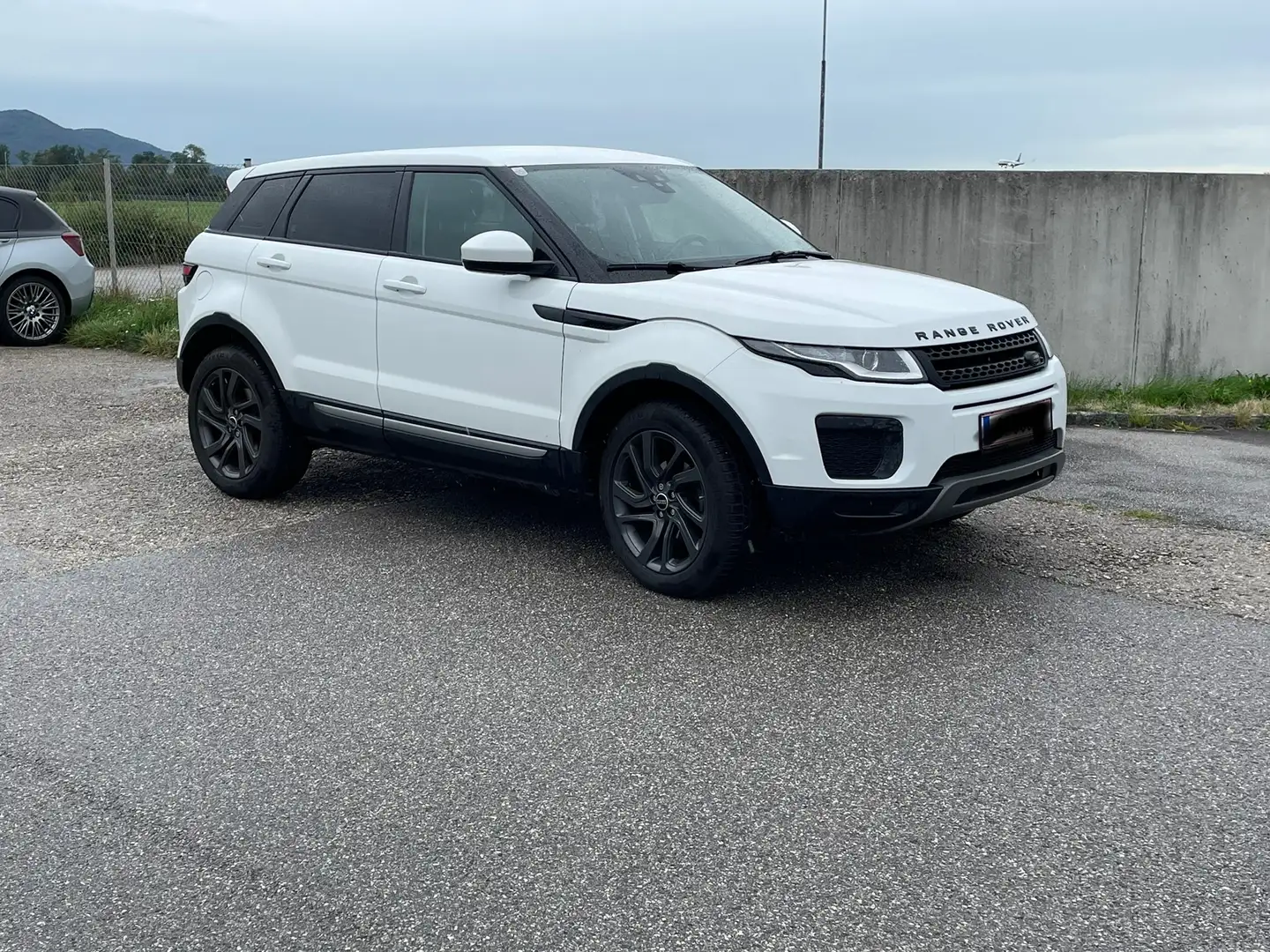 Land Rover Range Rover Evoque Range Rover Evoque Pure 2,0 eD4 e-Capability Pure Weiß - 1