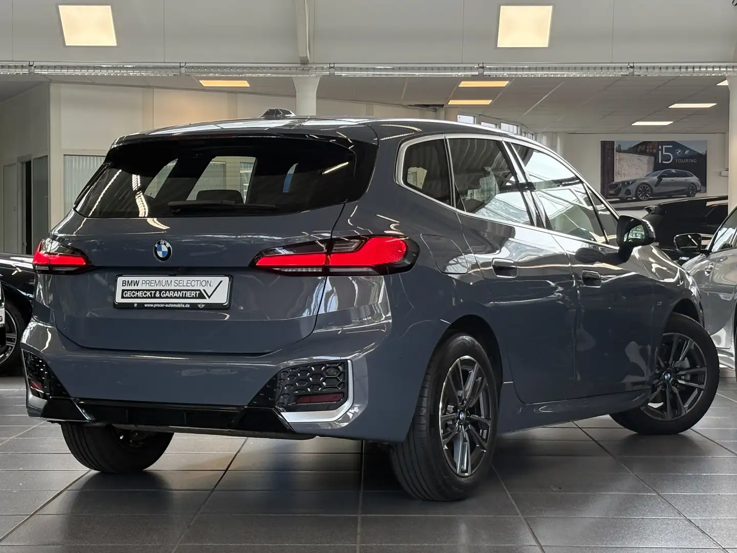 BMW 220 i Active Tourer MSport DA+ PA AdapLED Lhz Shz Grau - 2