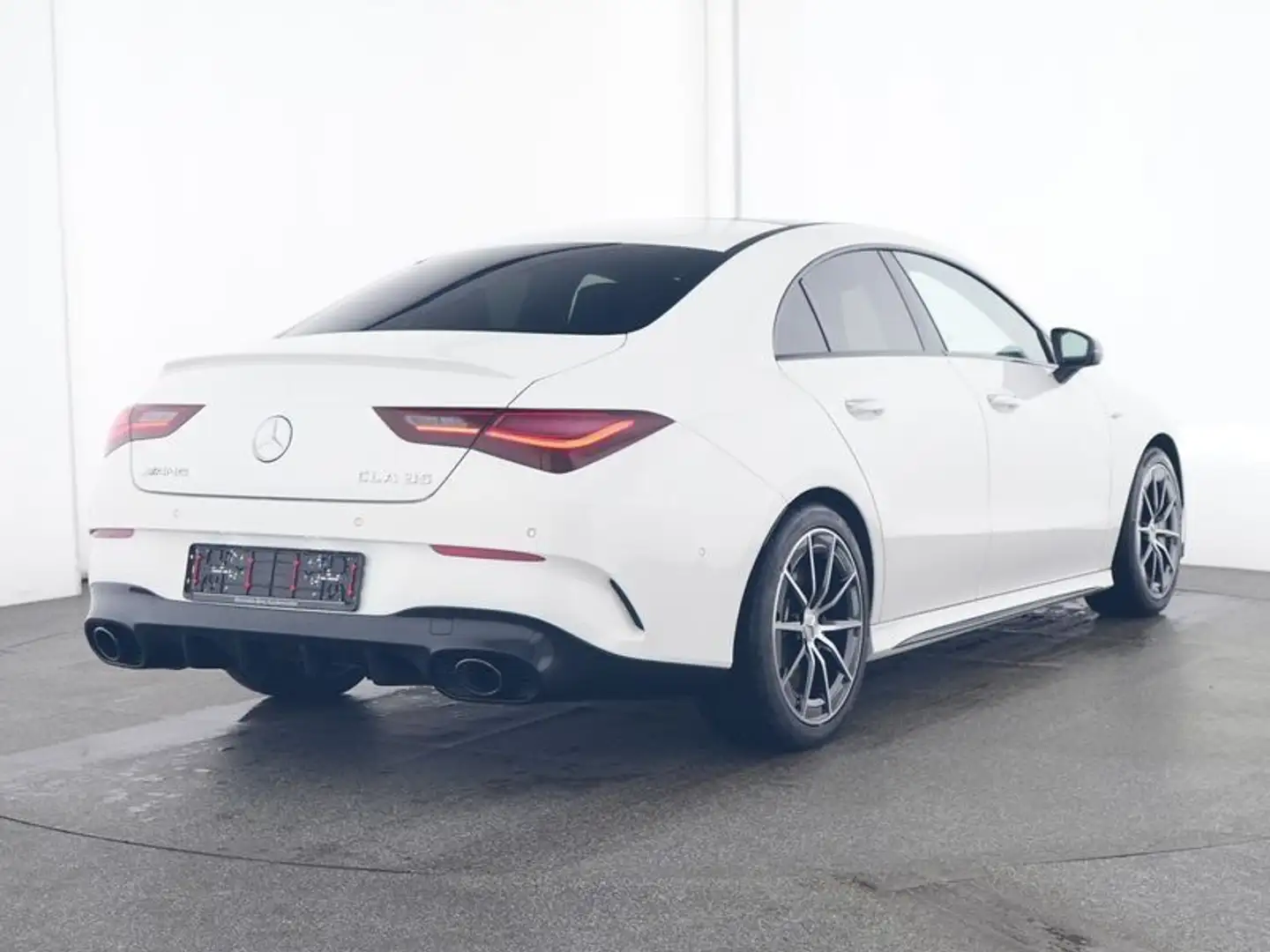 Mercedes-Benz CLA 35 AMG 4M NIGHT+PANO+AHK+MBEAM+KEYLESS+KAMER Weiß - 2