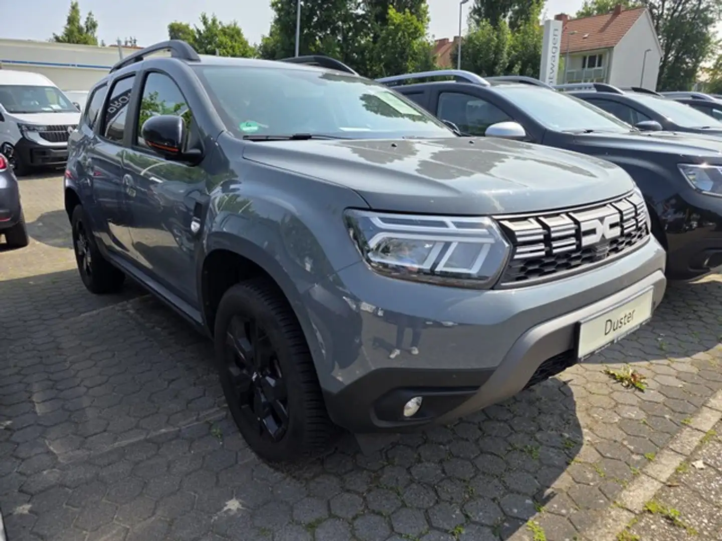 Dacia Duster Extreme 4WD Grey - 2