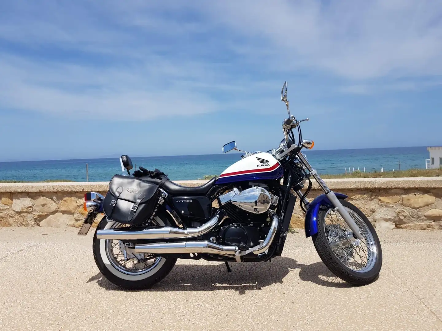 Honda VT 750 Bianco - 1