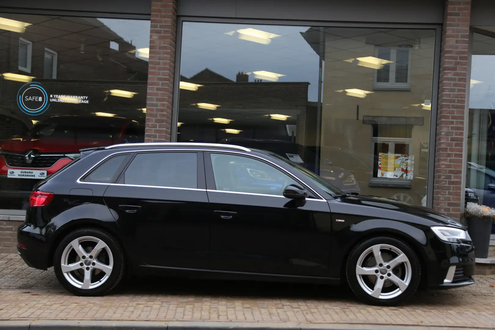 Audi A3 Sportback 1.0 TFSI Sport S-Line Navi LED Zwart - 2