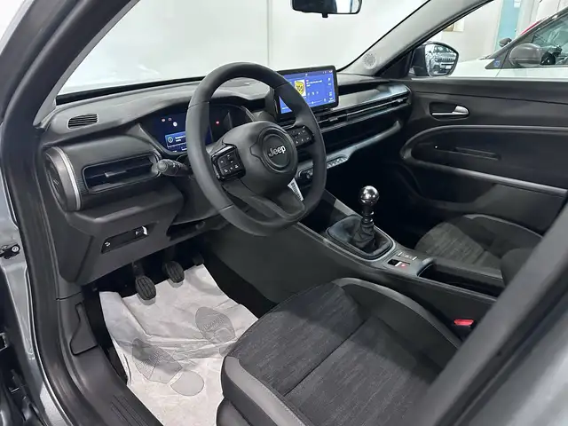 Jeep Avenger view 5