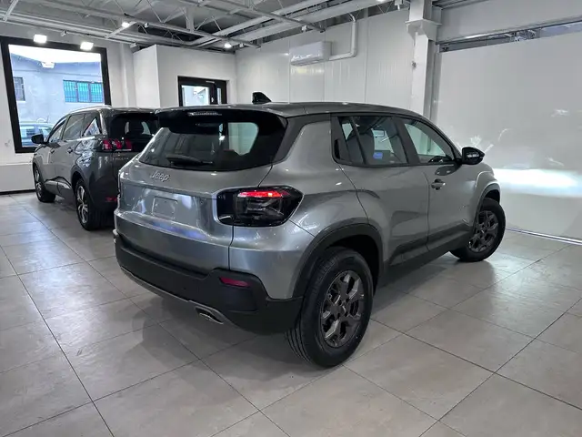 Jeep Avenger view 3
