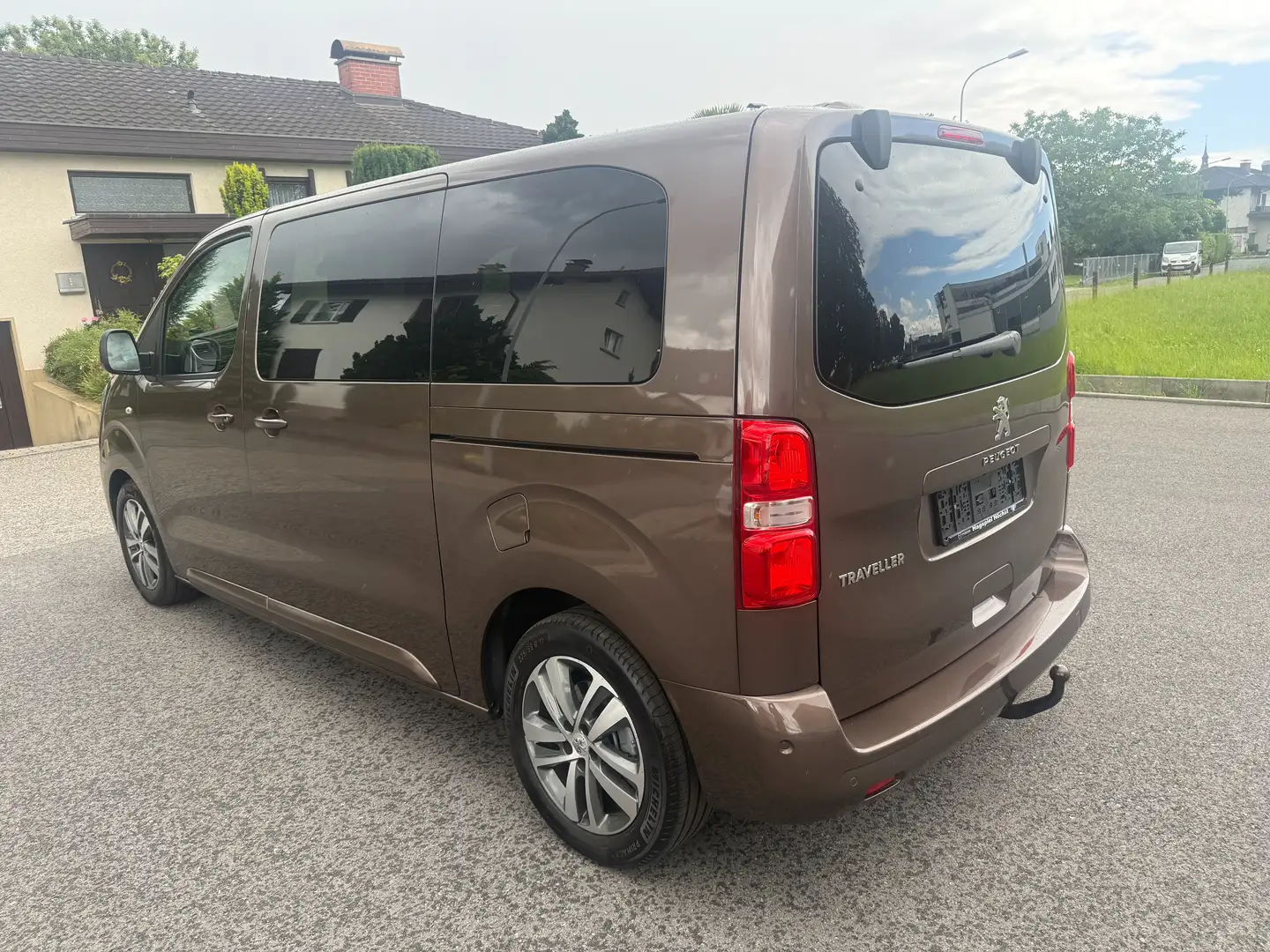 Peugeot Traveller Active L2 Blue HDI 150 Navi 8-Sitzer AHK Braun - 2