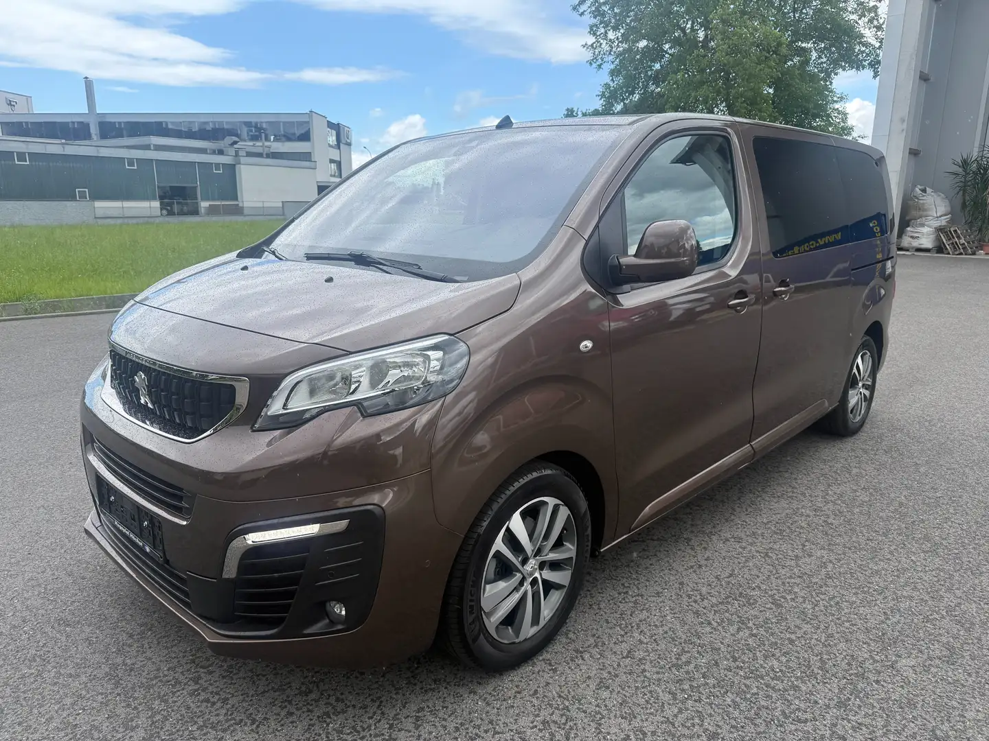 Peugeot Traveller Active L2 Blue HDI 150 Navi 8-Sitzer AHK Braun - 1